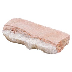 Plateau Valet Strata III Plateau sculptural en grès espagnol et quartz blanc