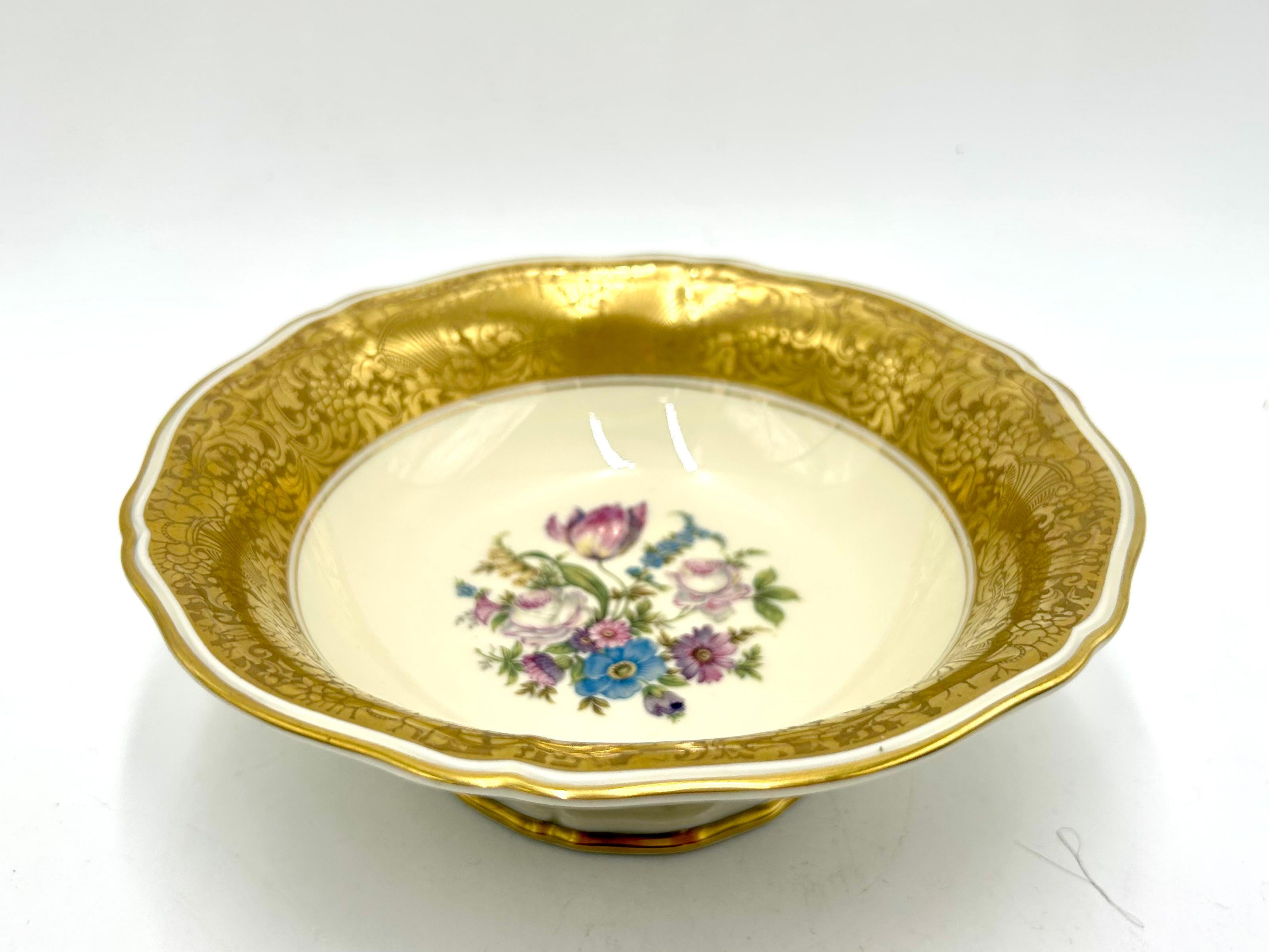 Beautiful porcelain platter-bowl in ecru color decorated with gilding and a floral motif
A product of the valued German manufacturer Rosenthal, signed with the mark used in the years 1942-1948.
A platter from the classic, beautiful Chippendale