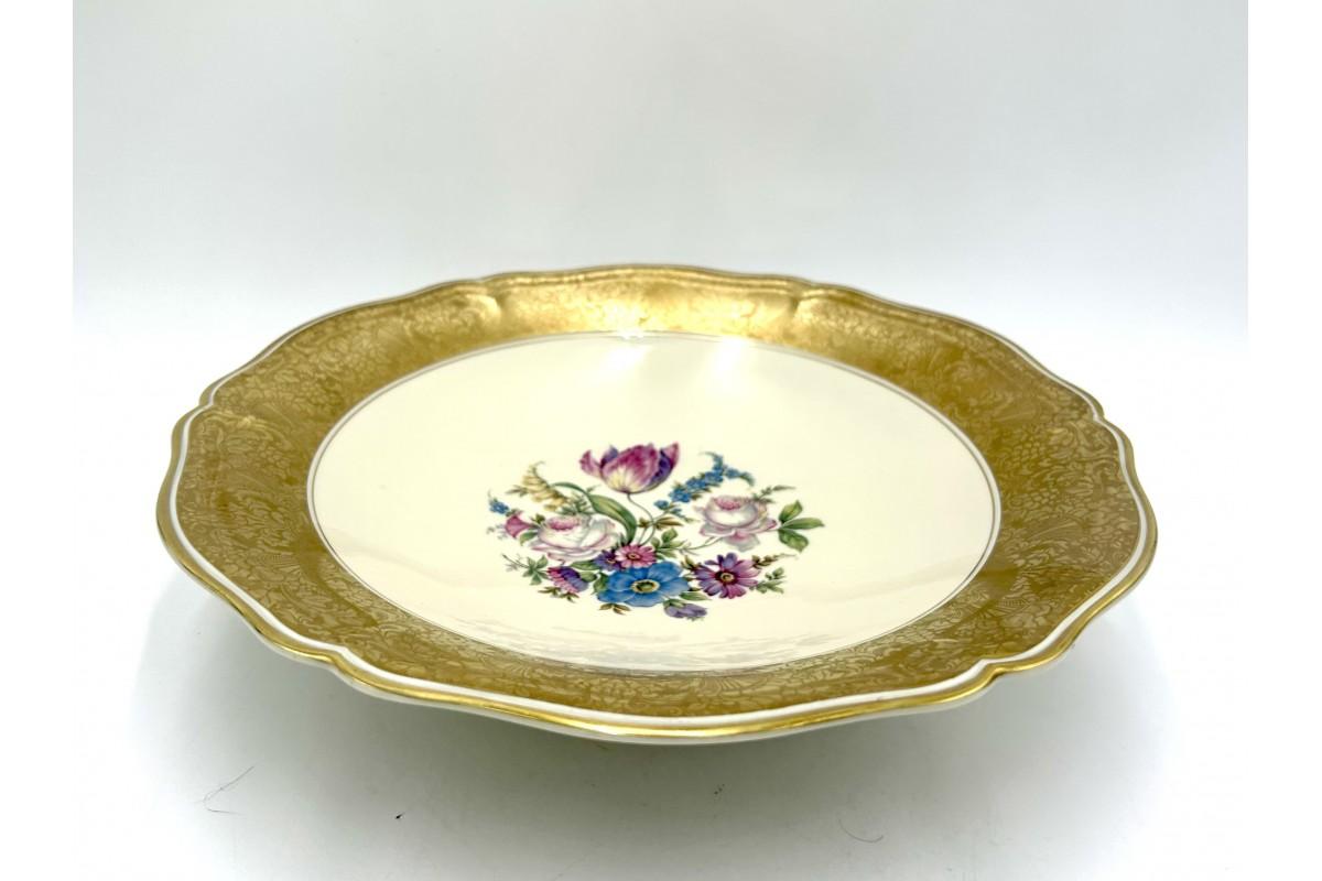 Beautiful porcelain platter-bowl in ecru color decorated with gilding and a floral motif

A product of the valued German Rosenthal manufacturer, marked with the mark used in the years 1943-1948.

A platter from the classic, beautiful Chippendale