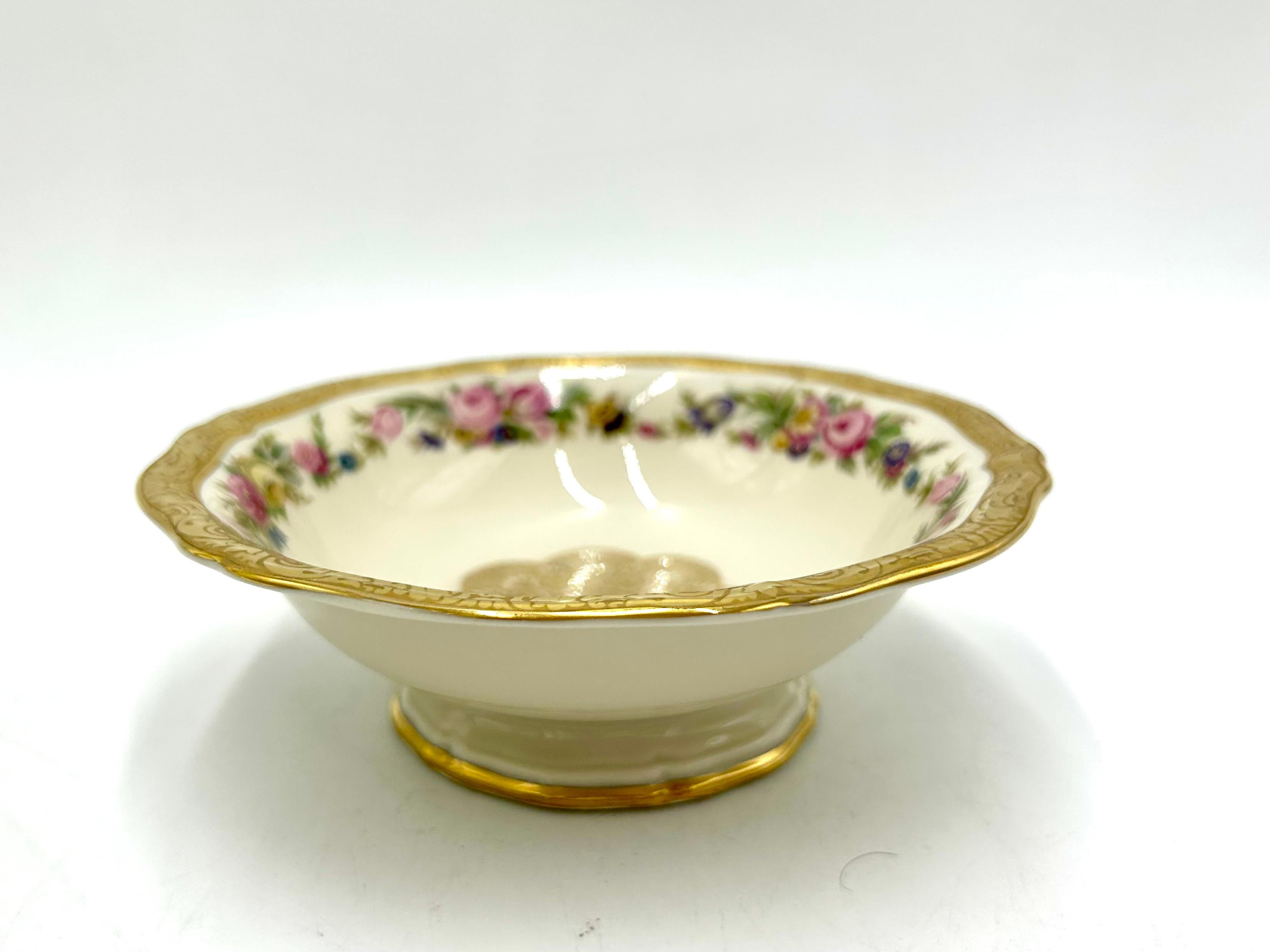 Beautiful porcelain platter-bowl in ecru color decorated with gilding and a floral motif
A product of the valued German manufacturer Rosenthal, marked with the mark used in 1948.
A platter from the classic elegant Chippendale series.
Very good