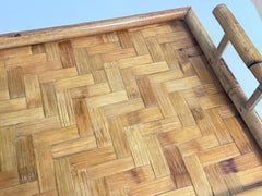 Plat avec sa structure en faux bambou, couleur marron, France circa 1970