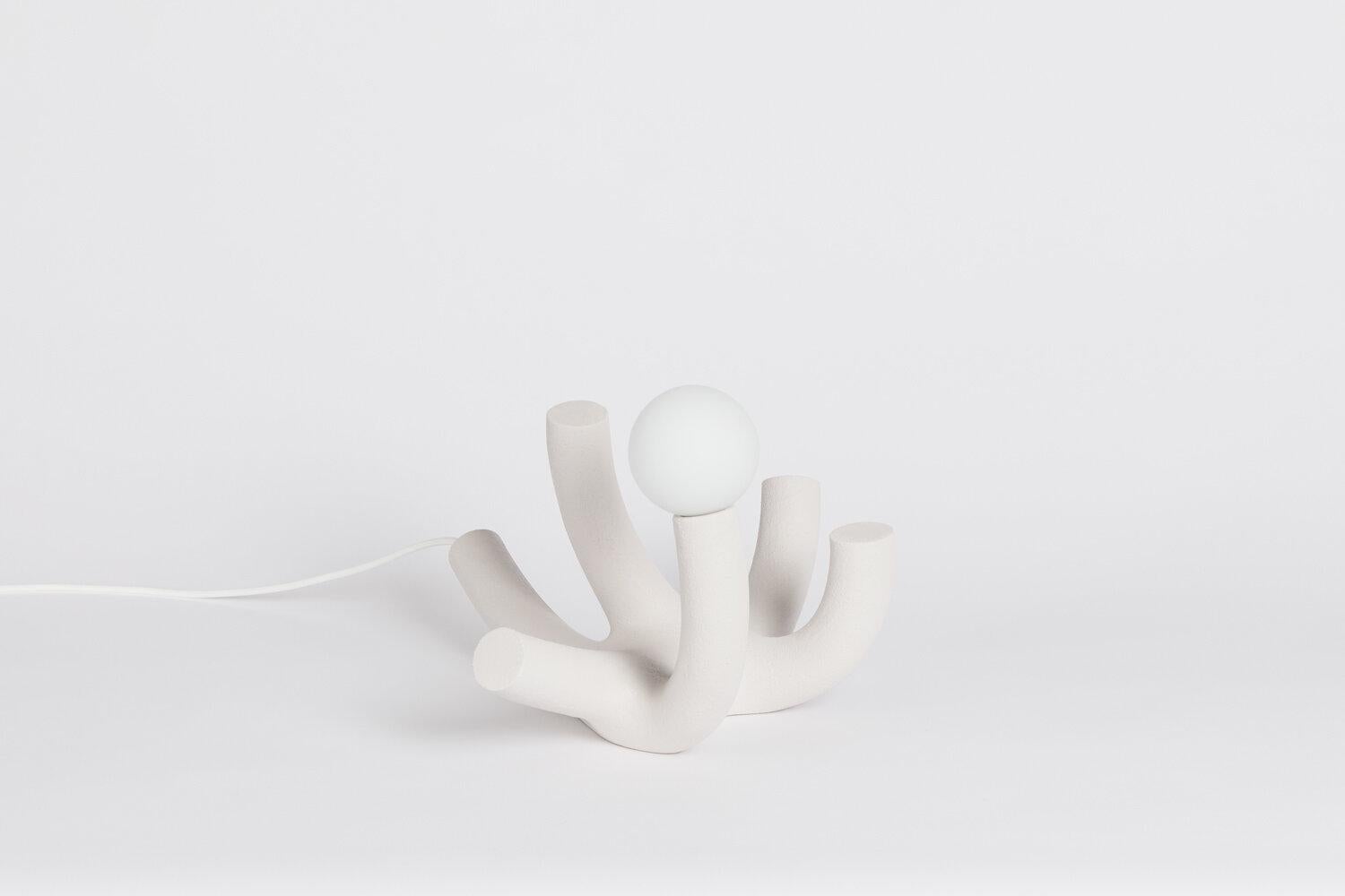 Play Object 02 Limited Edition Sand and Nylon Table Lamp by Hot Wire Extensions
Edition limitée
Matériaux : Poudre de nylon 3D SLS usagée, sable provenant de sources durables
Dimensions : L 47 x H 28 x L 38 cm 
Couleur : Anthracite, aqua, crème,
