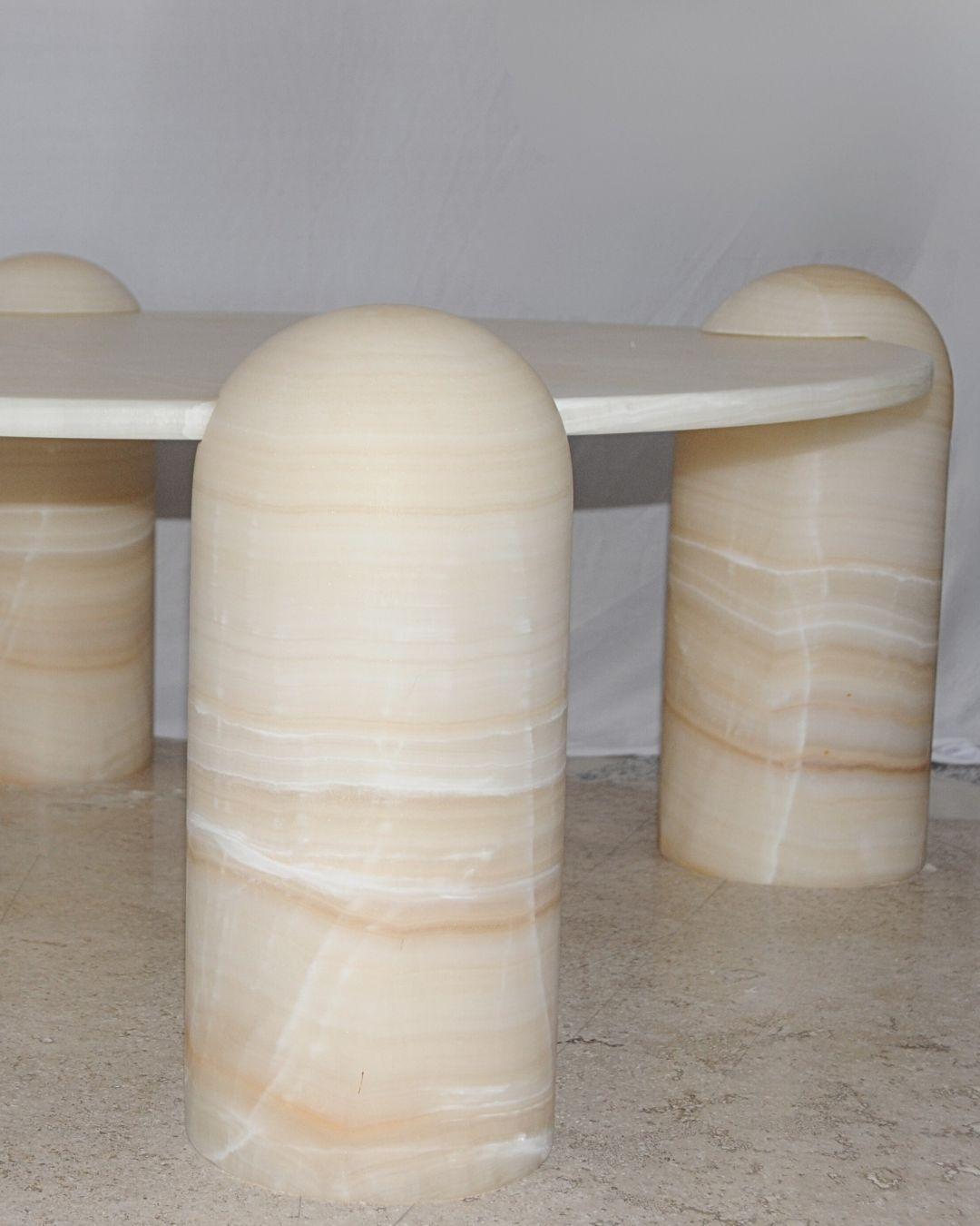 Play Time Toy Table, Mexican White Onxy Stone, 100cm Diameter, 45cm Height (Stein) im Angebot