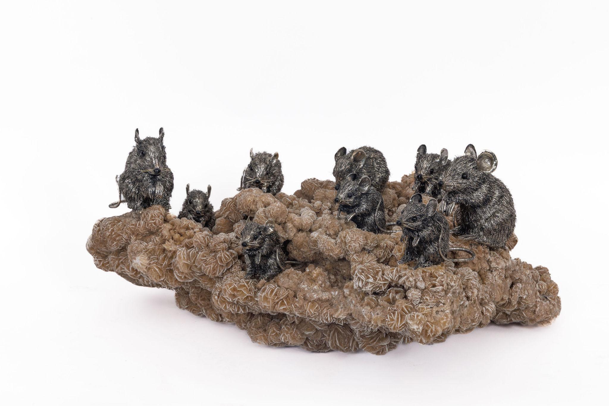 Playful Companions: A Rare Mario Buccellati Sterling Silver Sculpture of Mice on Desert Rose Crystal Base.

This exceptional and rare Buccellati sculpture features nine meticulously crafted sterling silver mice, animated with extraordinary vitality