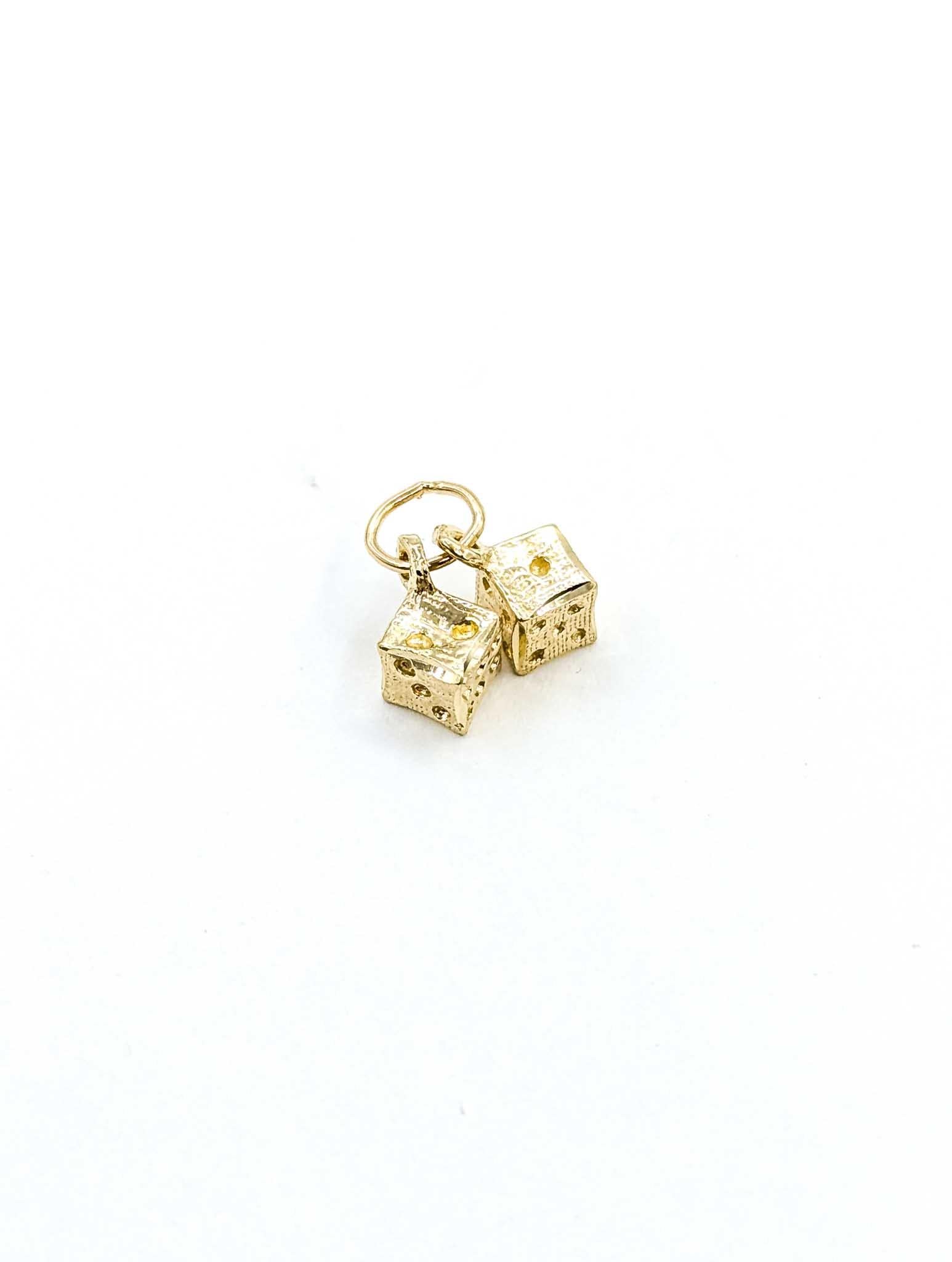 Pendentif dé ludique en or jaune 14k en vente 1