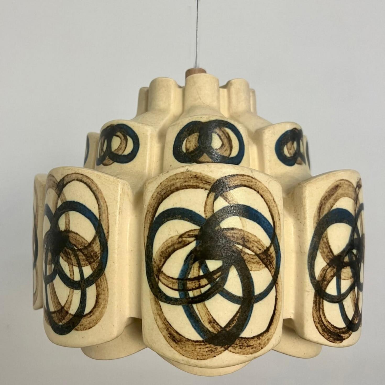 Playful Flower Ceramic Pendant Light, Denmark, 1970s In Good Condition For Sale In Rijssen, NL