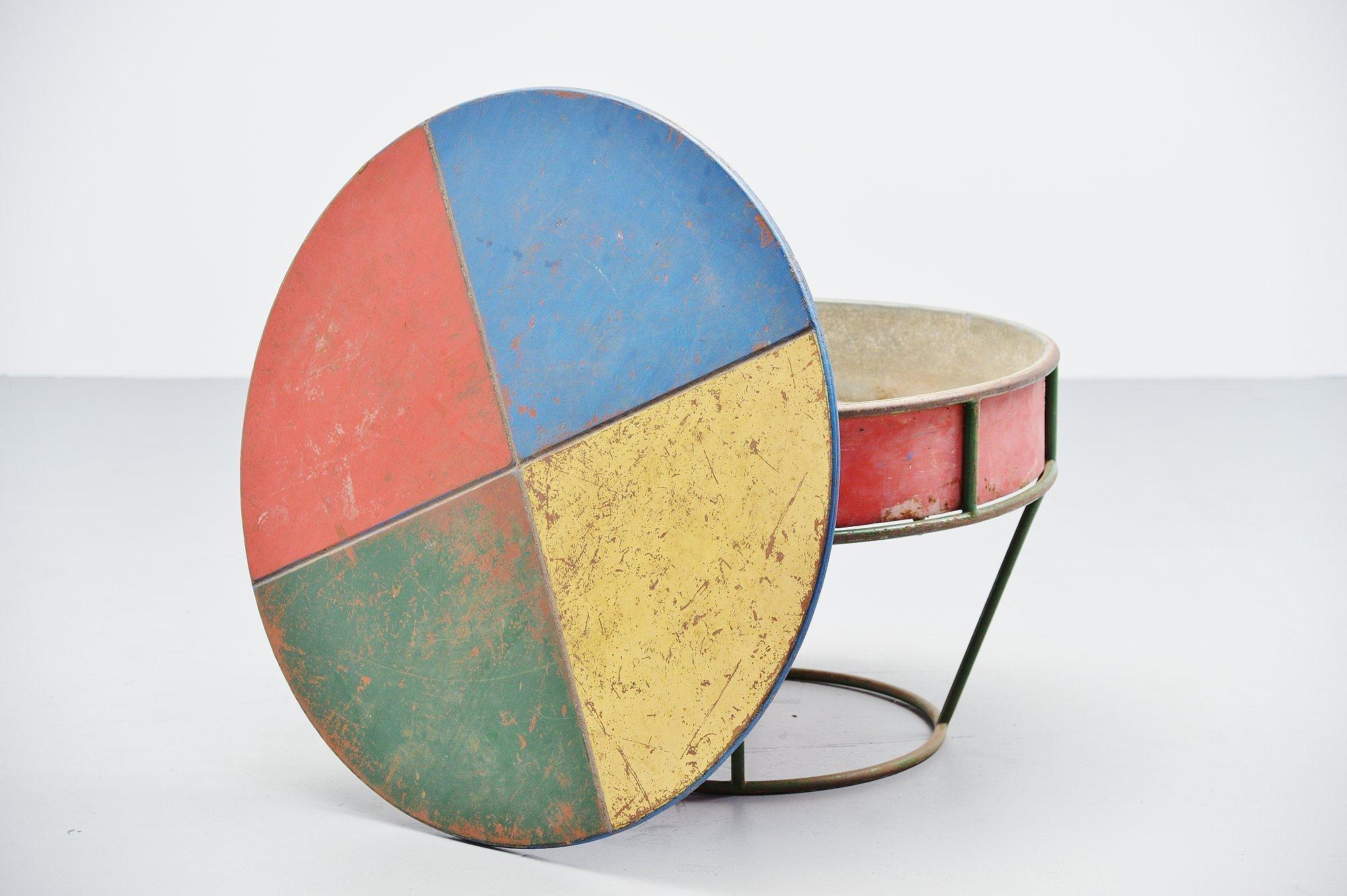 Playful Garden Table, France, 1950 In Fair Condition In Roosendaal, Noord Brabant