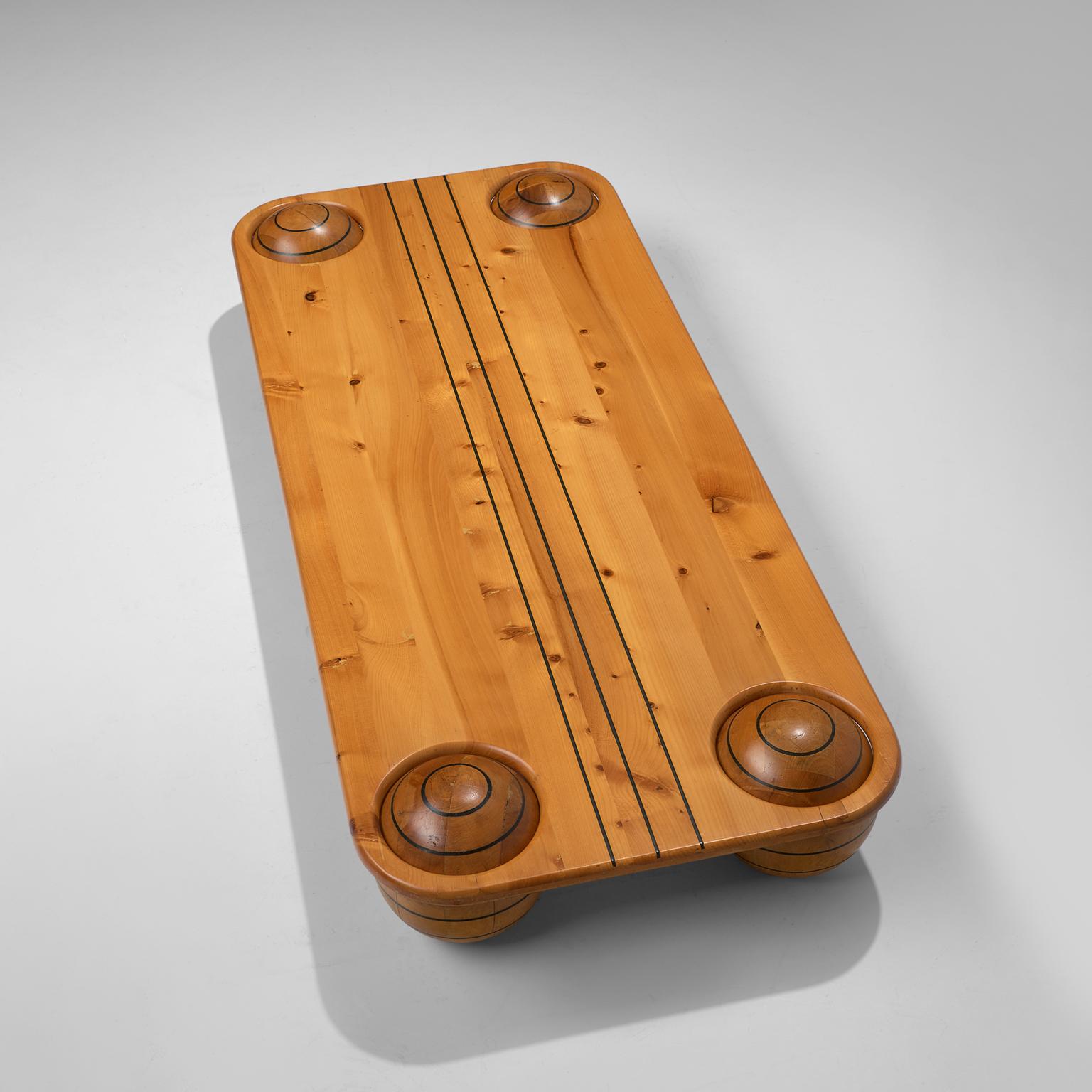 Playful Italian Coffee Table in Pine In Good Condition In Waalwijk, NL