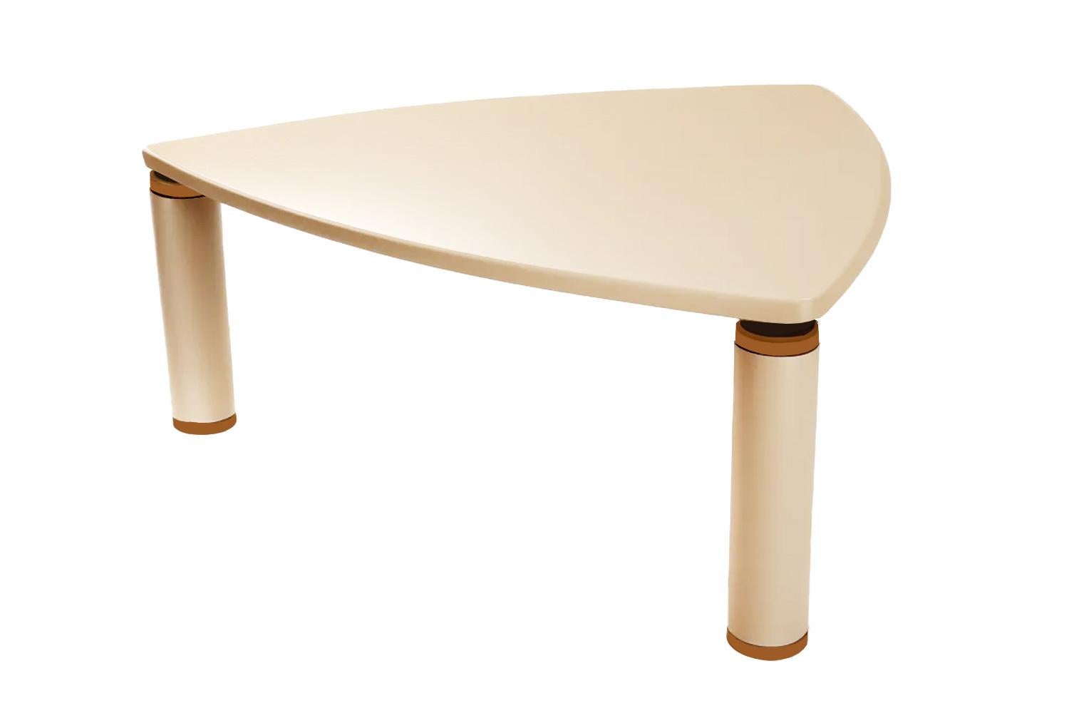Portugais Table de salle à manger laquée aigue-marine de style Memphis Bizarra en vente