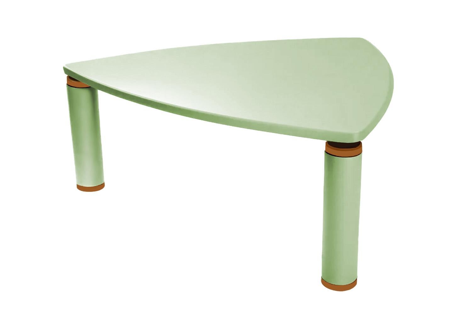 Portugais Table de salle à manger laquée crème de style Memphis Bizarra en vente