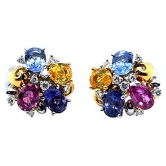 Boucles d'oreilles ludiques en or blanc et jaune 18 carats avec saphirs multicolores