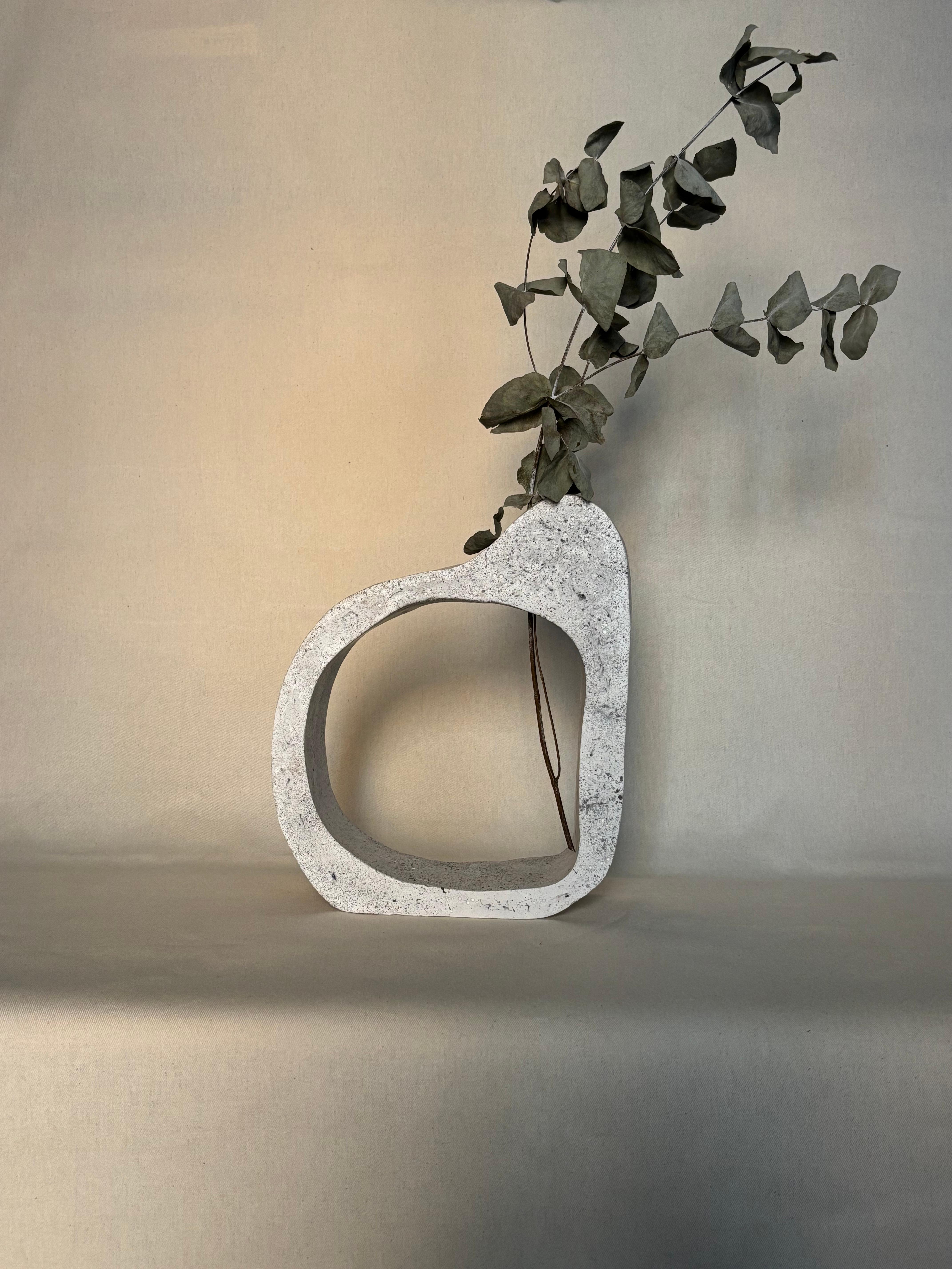 Italiano Vaso grigio Playground di Erica Zanella in vendita