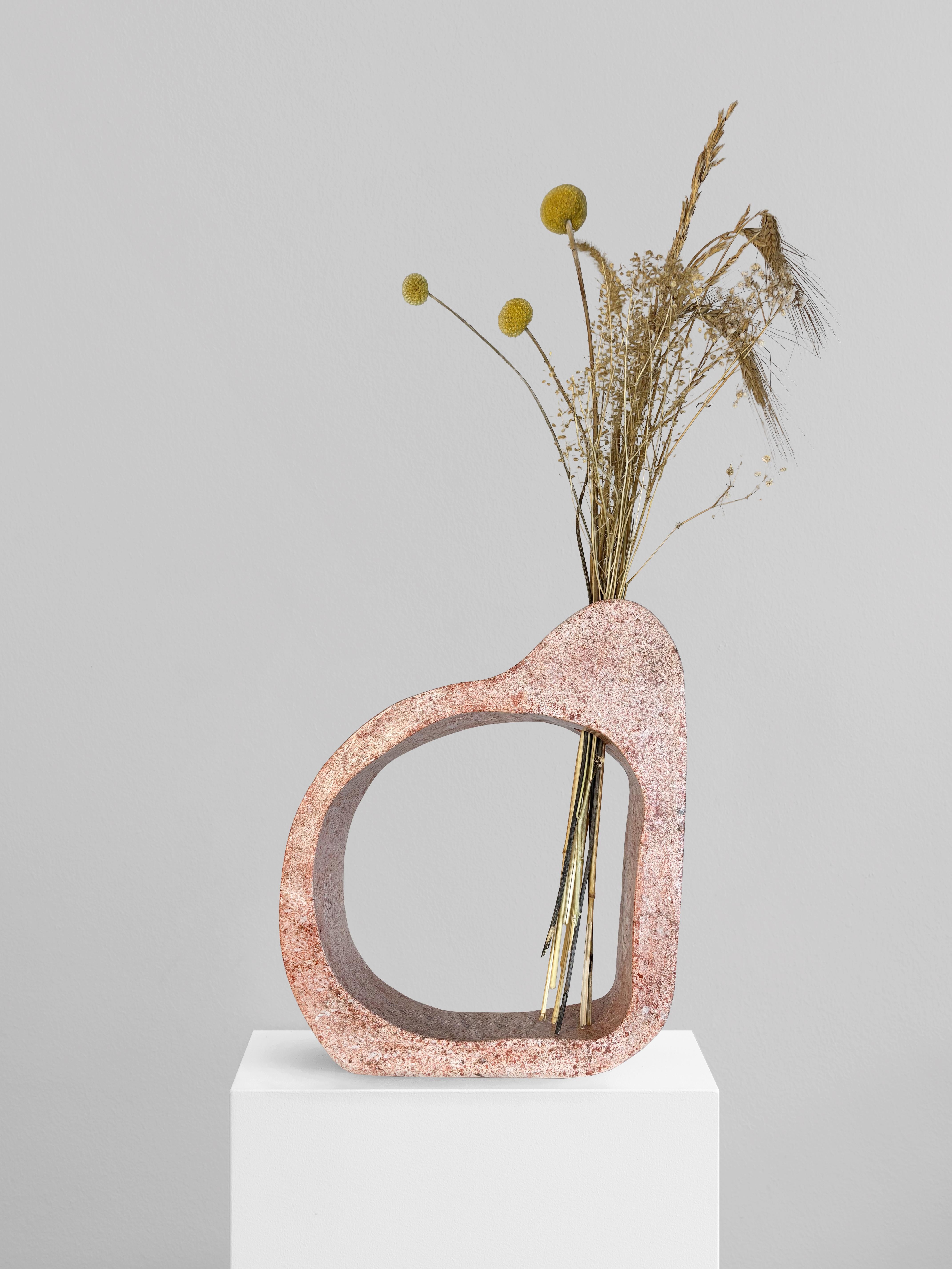 Italiano Vaso di rose Playground di Erica Zanella in vendita