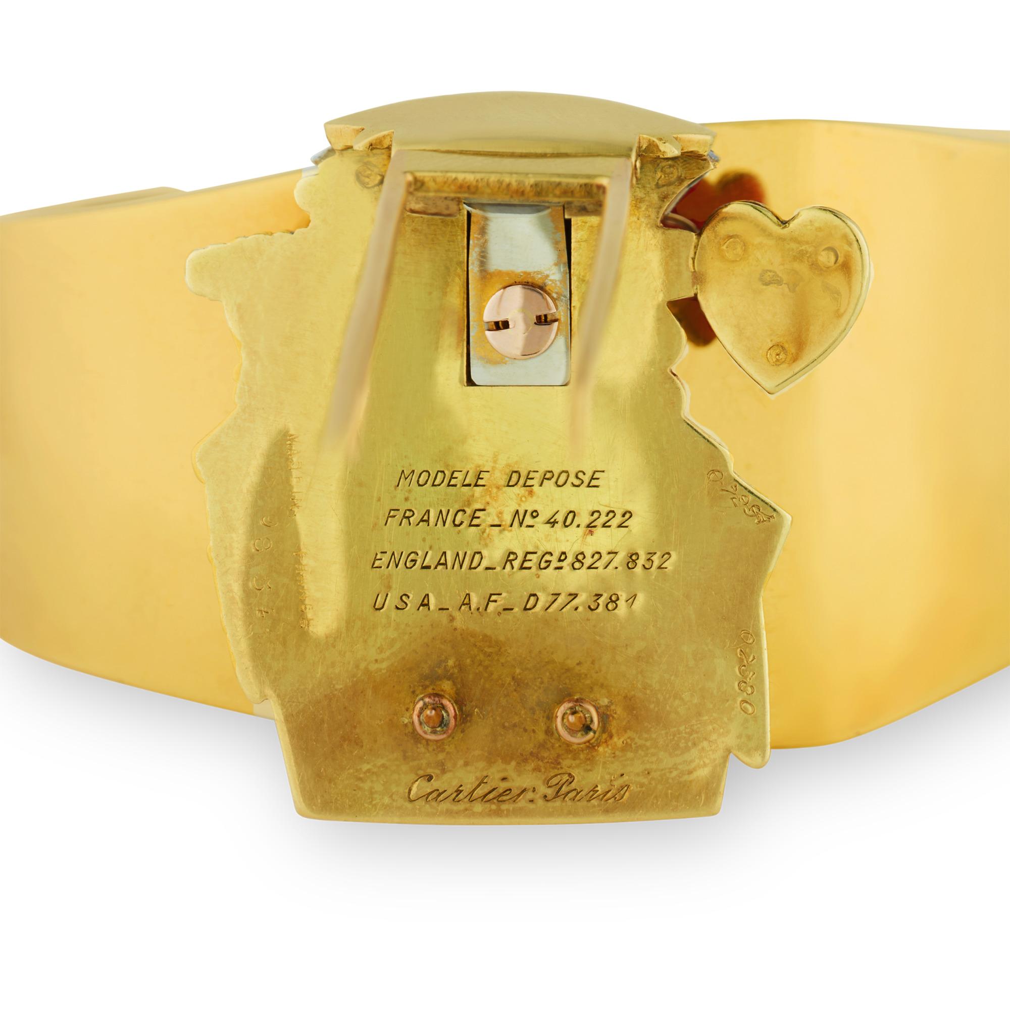 Spielkartenbroschen und goldene Manschette von Cartier (Rundschliff) im Angebot