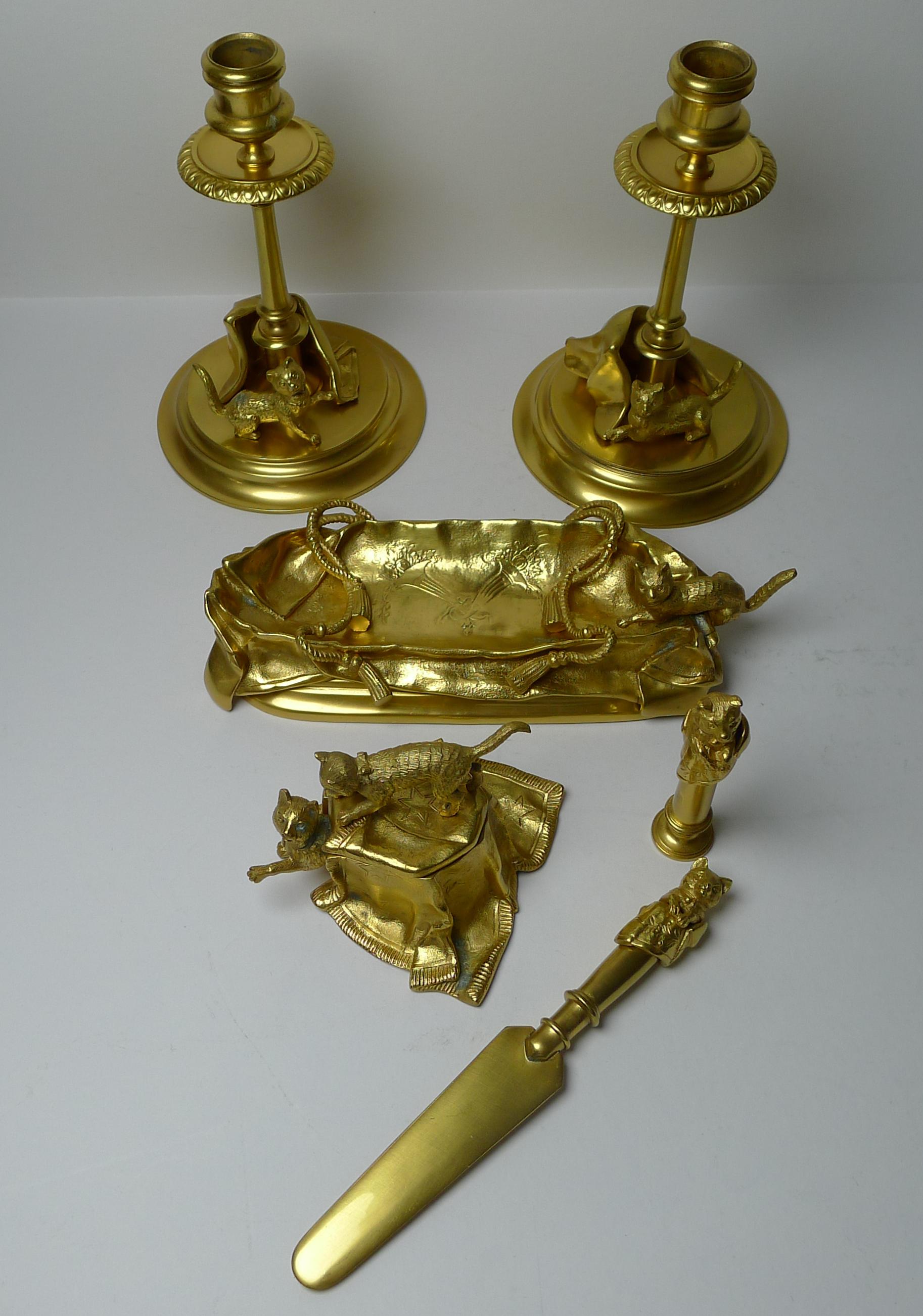 Vergoldetes Bronze-Schreibtisch-Set mit Katzen oder Kitten – um 1890 im Angebot 1