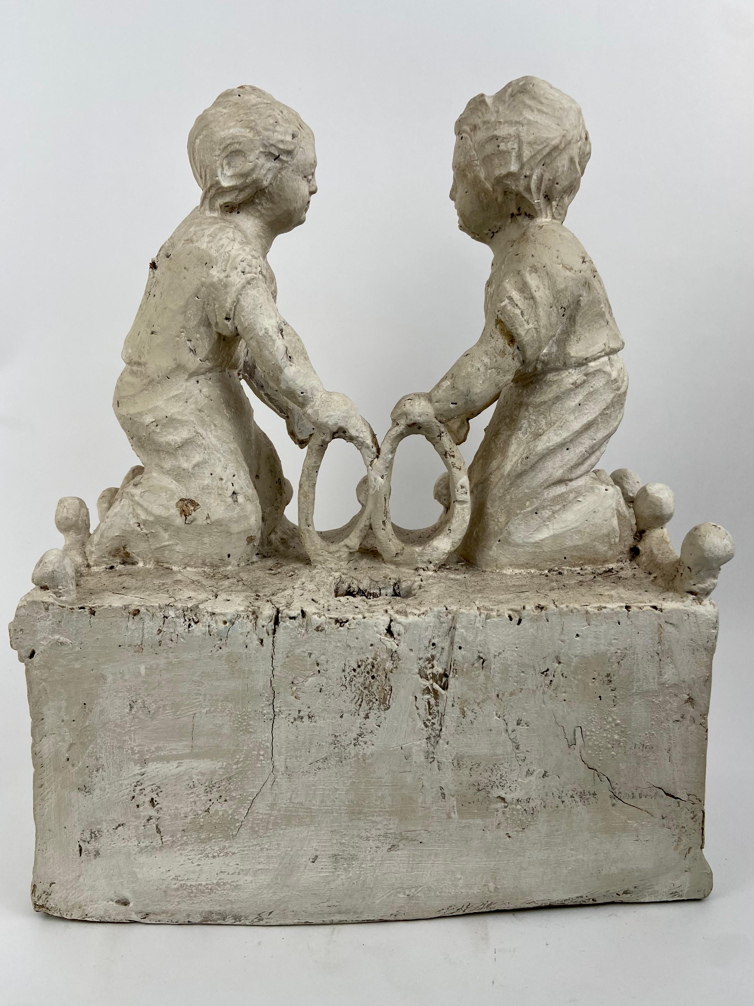 Playing children, hand carved  In Good Condition For Sale In 'S-HERTOGENBOSCH, NL