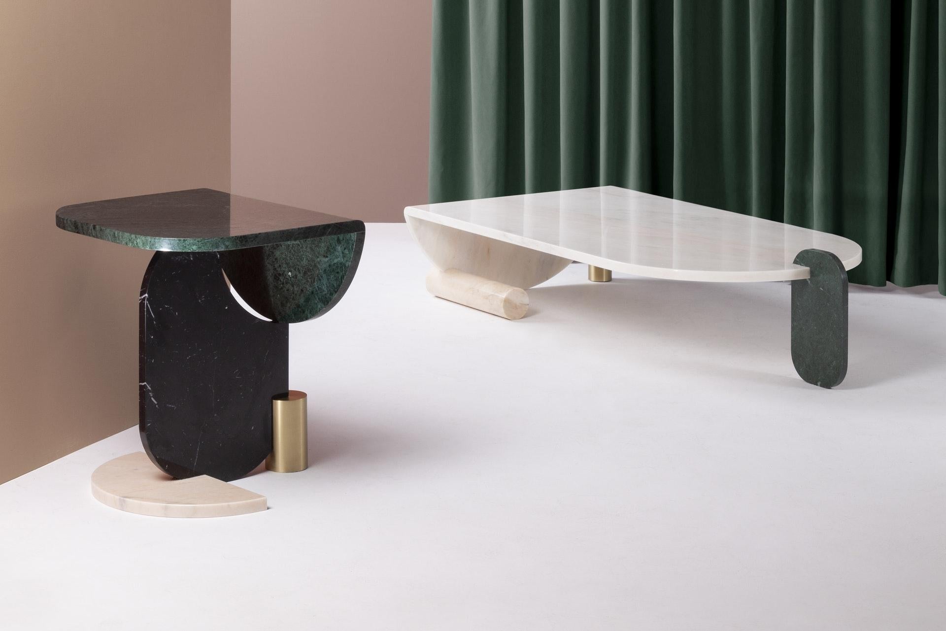 Portugais Table d'appoint DOOQ en blanc, Nero Marquina, Guat vert. Jeux en marbre et en laiton en vente