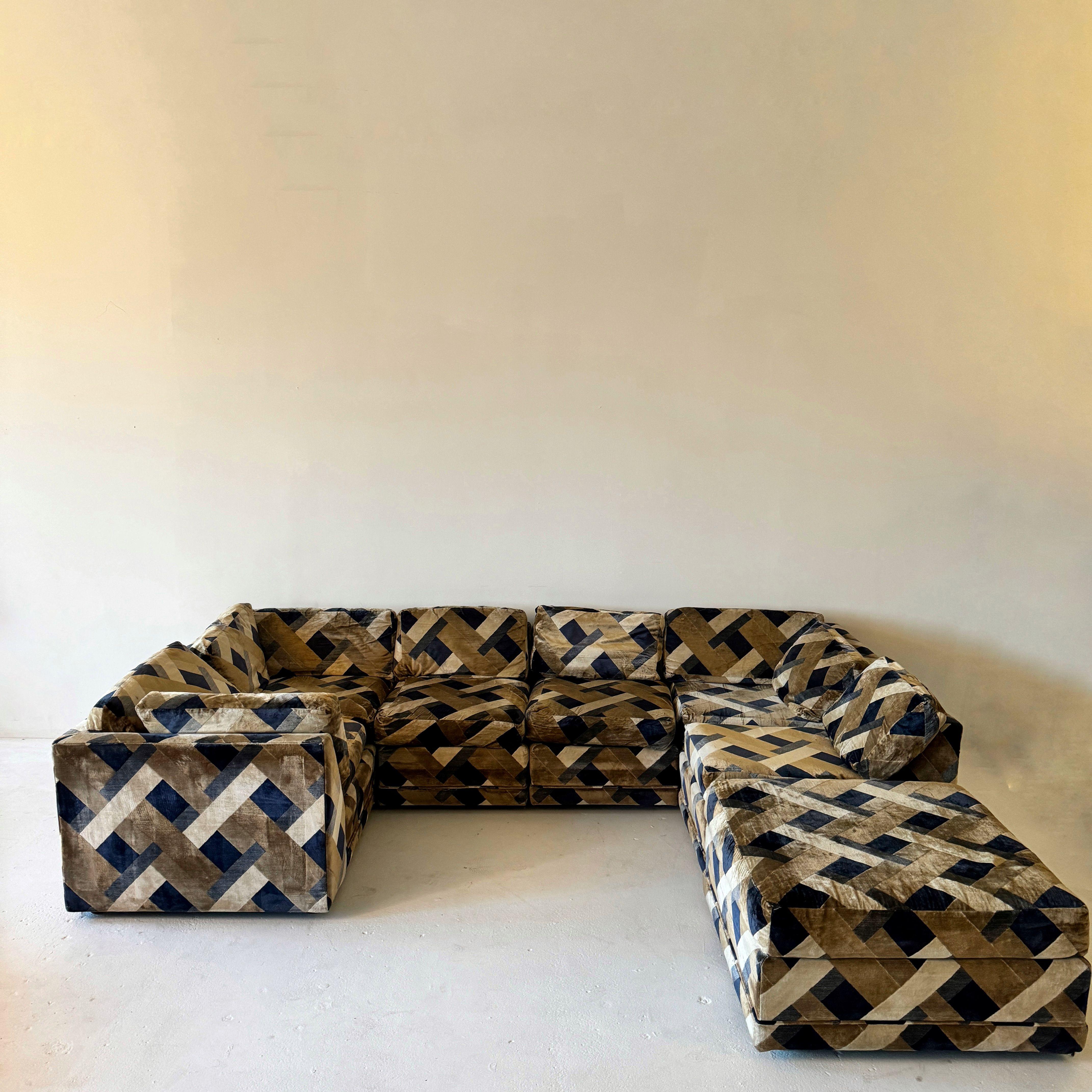 Playpen Style 1970s Modular Sectional Pit Sofa - Seven Pieces In Fair Condition In Los Angeles, CA