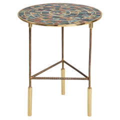 Table d'appoint Plaza en laiton et pierre semi-précieuse, Viya de Vikram Goyal