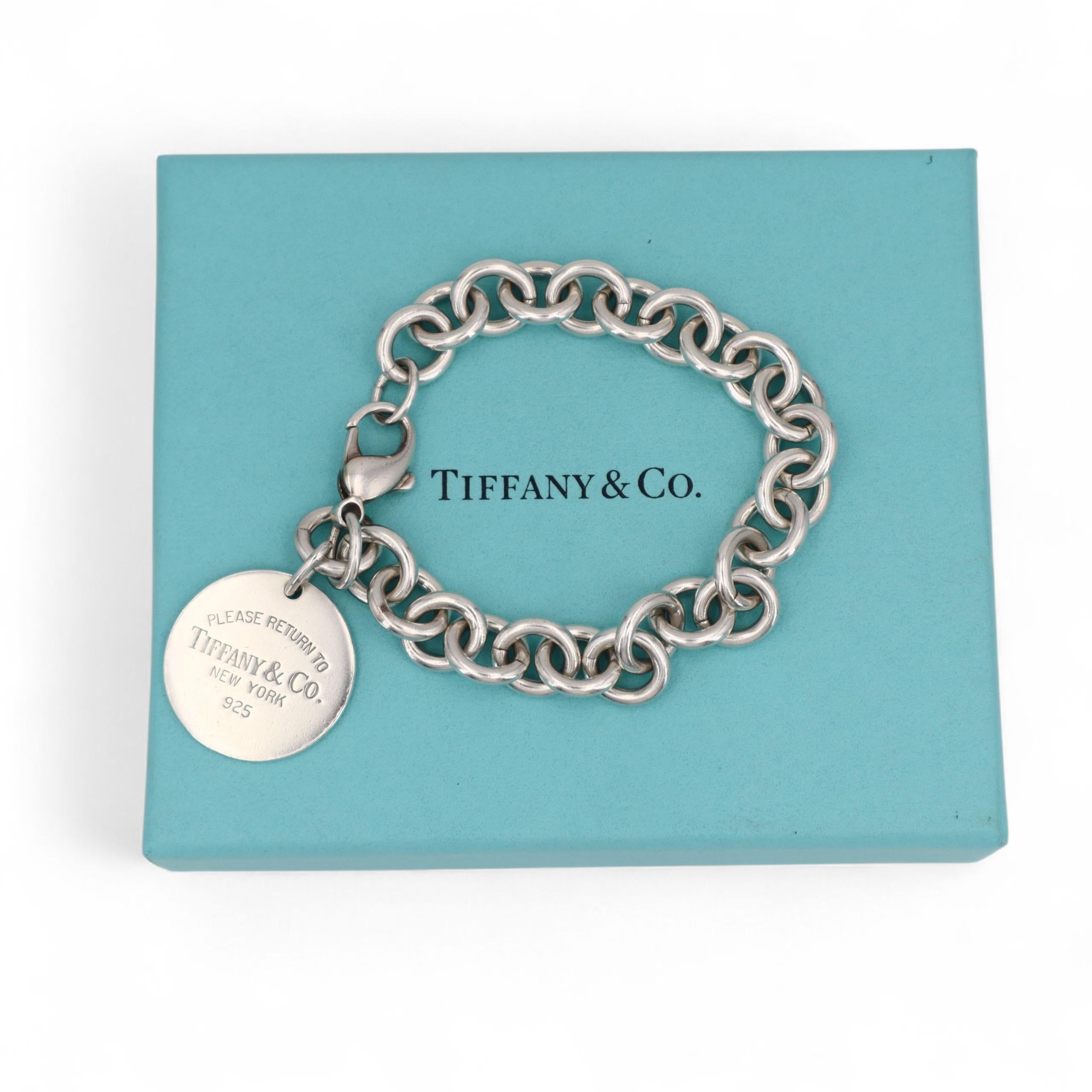 Torna a Bracciale Charm con Tag tondo Tiffany LARGE in argento 925 In condizioni buone in vendita a Aventura, FL