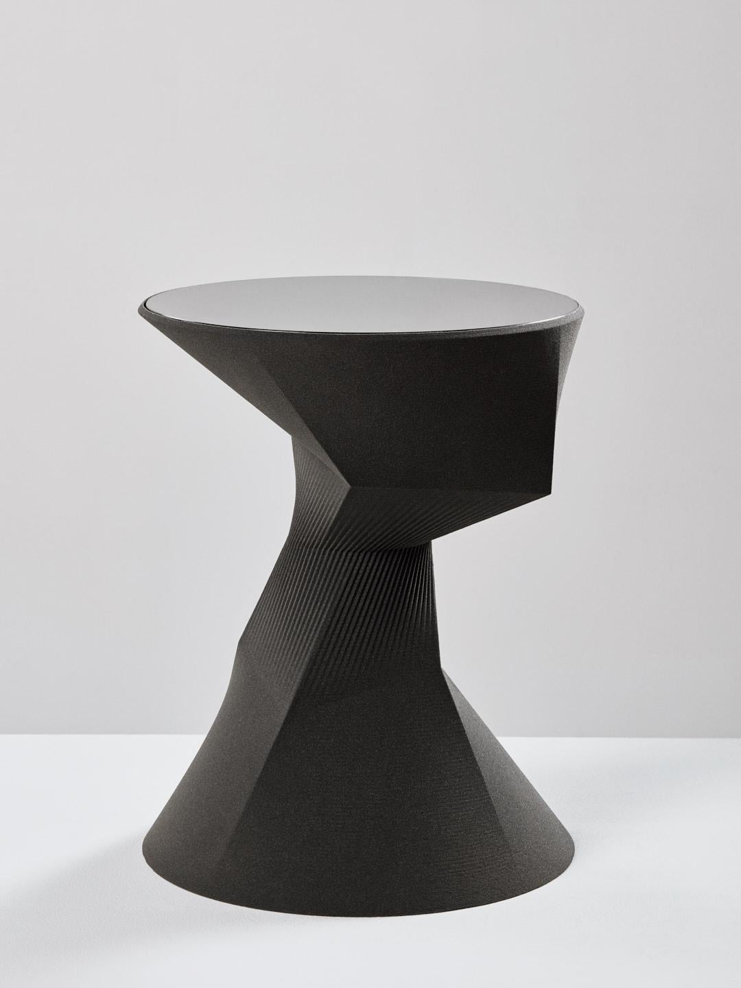 This high side table is part of the 3D sand printed objects from the Collection Sand in Motion from Rive Roshan. This high table is made of Quartz sand. The Sand in Motion Collection is composed of sculptural objects like tables, a chair, a floor