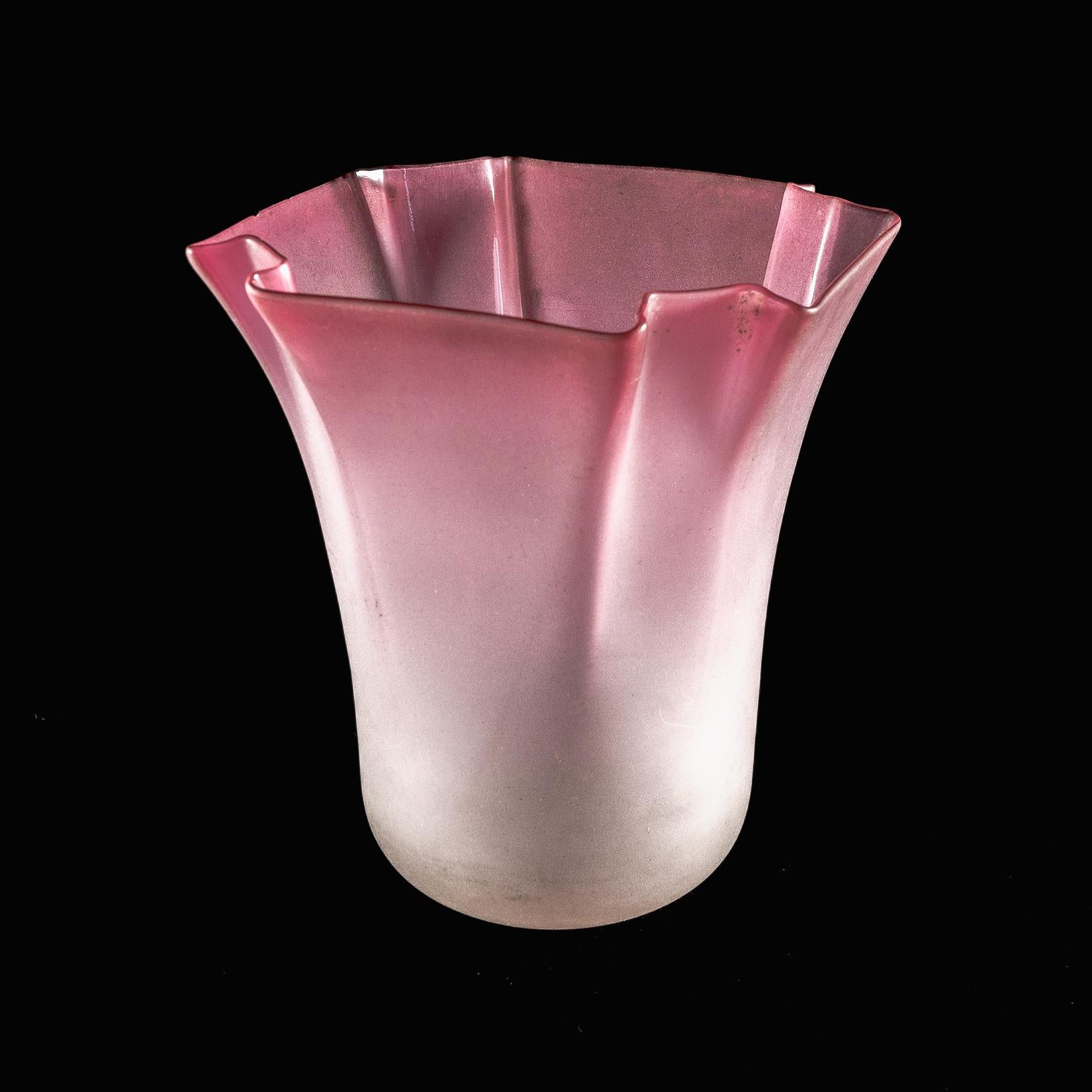 Plissierter glockenförmiger Schirm aus mattiertem Glas im Angebot 3