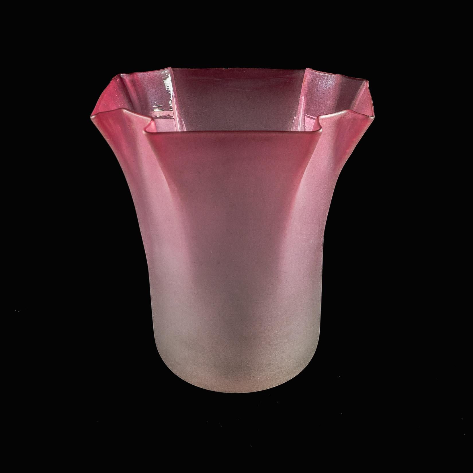 Plissierter glockenförmiger Schirm aus mattiertem Glas im Angebot 4