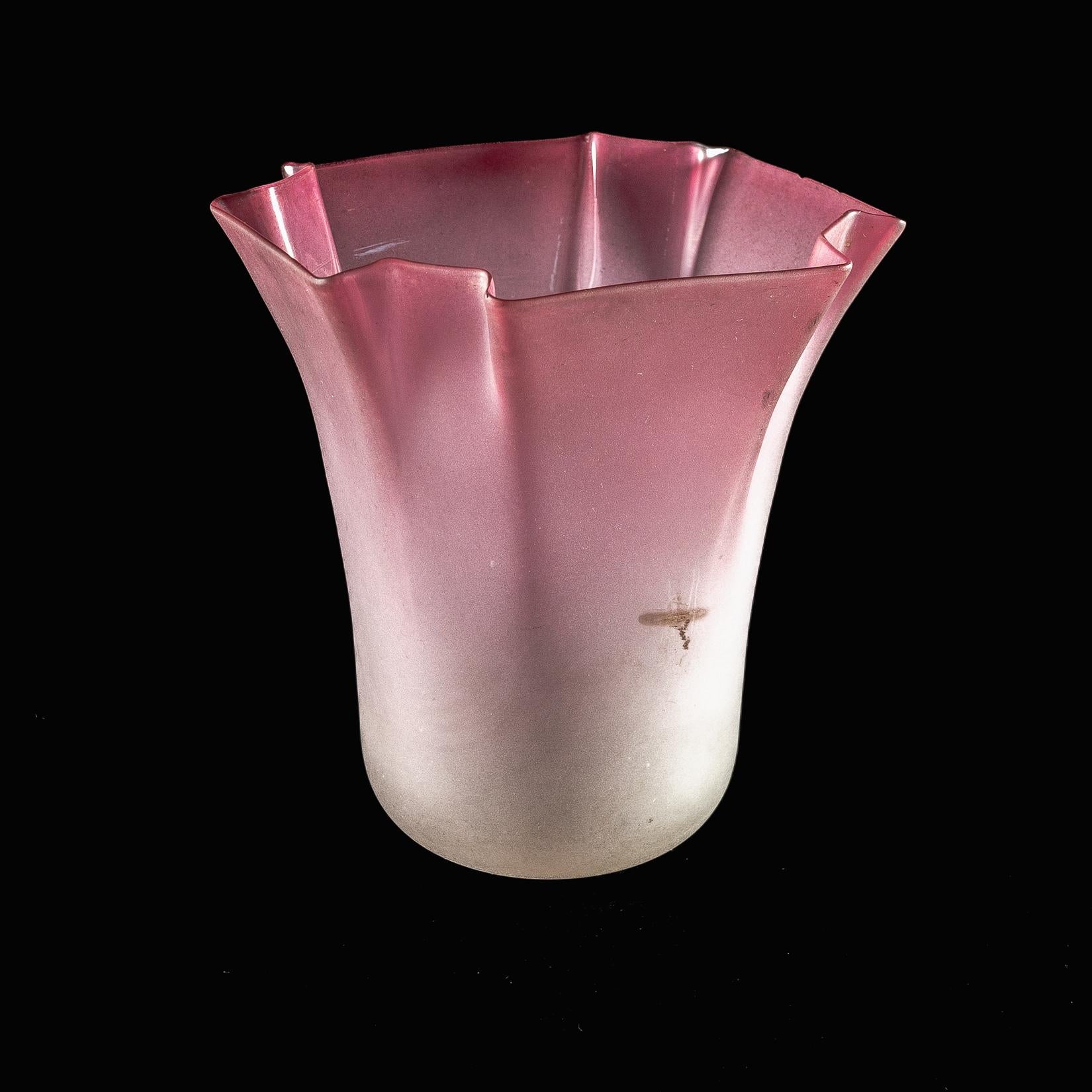 Plissierter glockenförmiger Schirm aus mattiertem Glas im Angebot 5