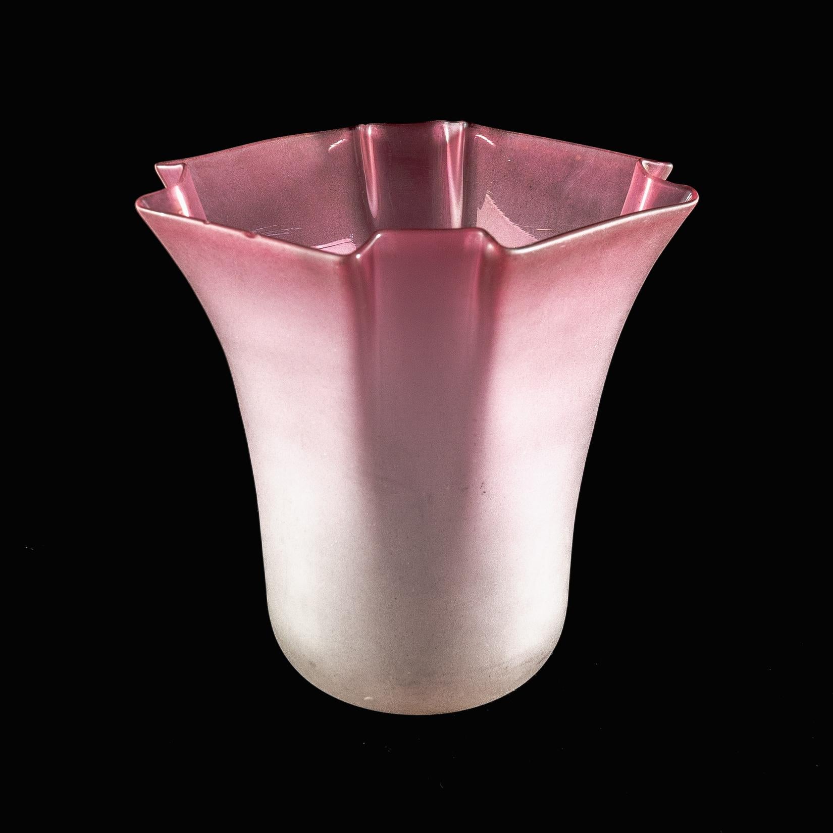 Plissierter glockenförmiger Schirm aus mattiertem Glas im Angebot 2