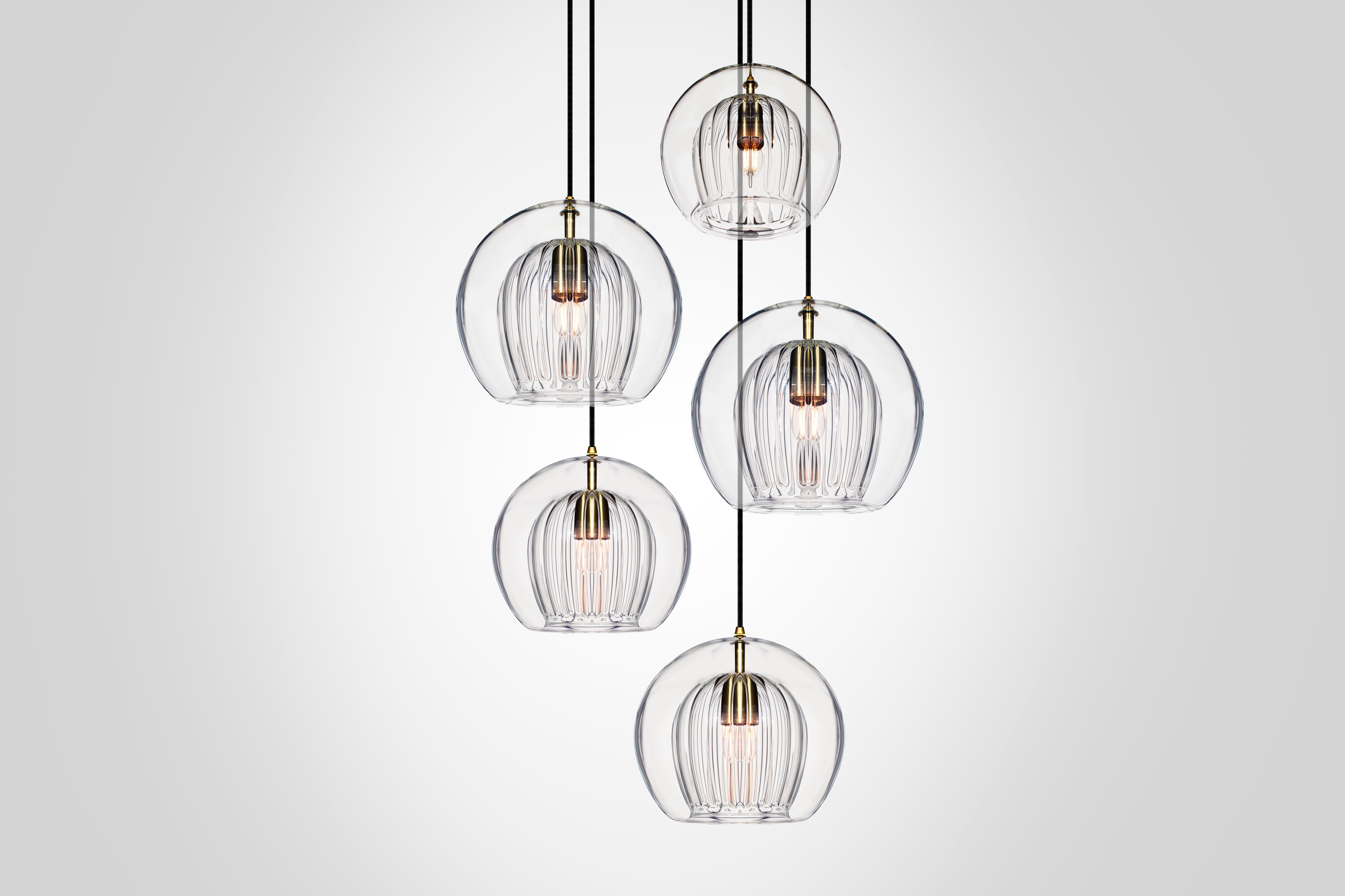 XXIe siècle et contemporain 5 pièces en cristal plié, verre côtelé transparent et laiton avec ampoule E26/27 en vente