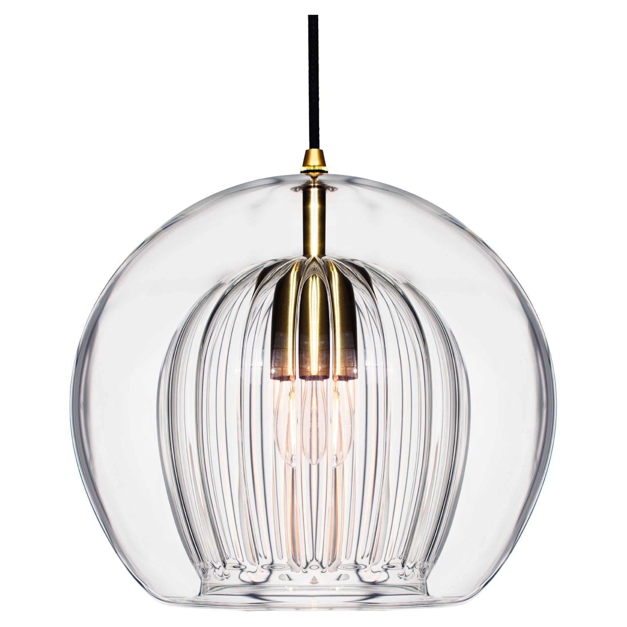 Lampada a sospensione in cristallo plissettato medio, vetro trasparente a coste e ottone con lampadina E26/27 in vendita