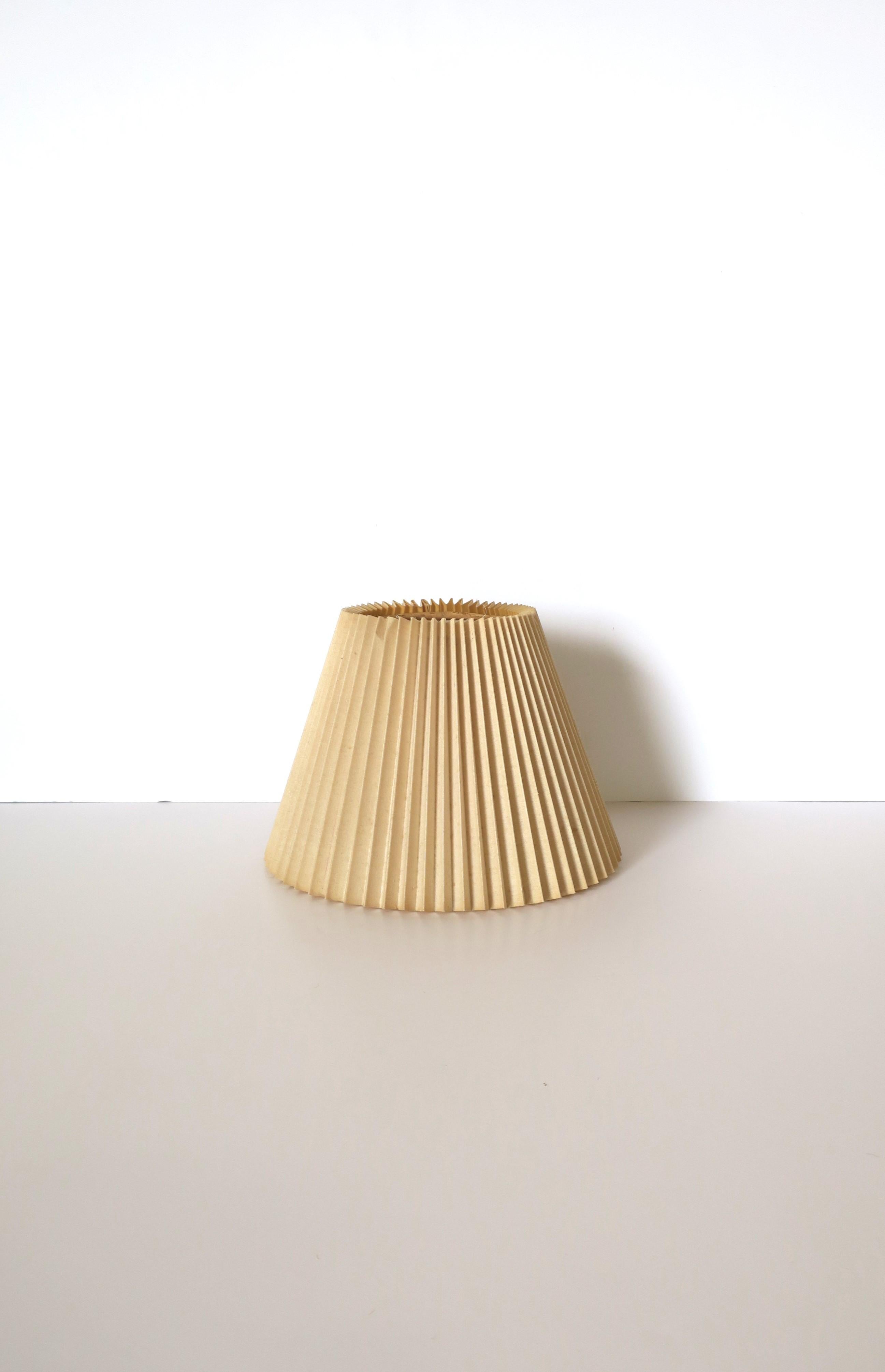 A neutral pleated lamp shade, circa 1960s, 1970s. 

Dimensions: 
8