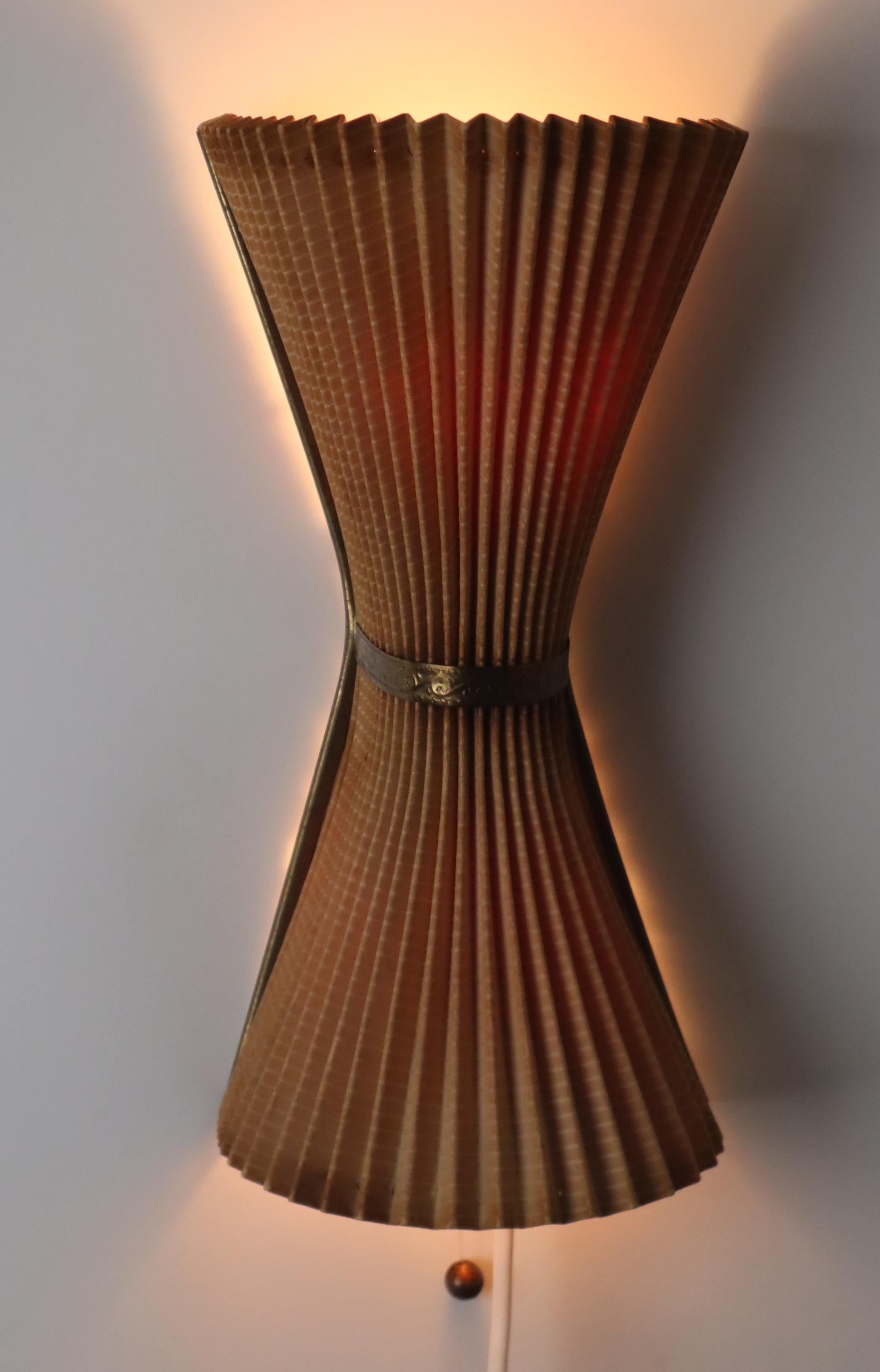 Pleated Mid-Century Wall Lamp in Old White and Brass , 1950s For Sale 5