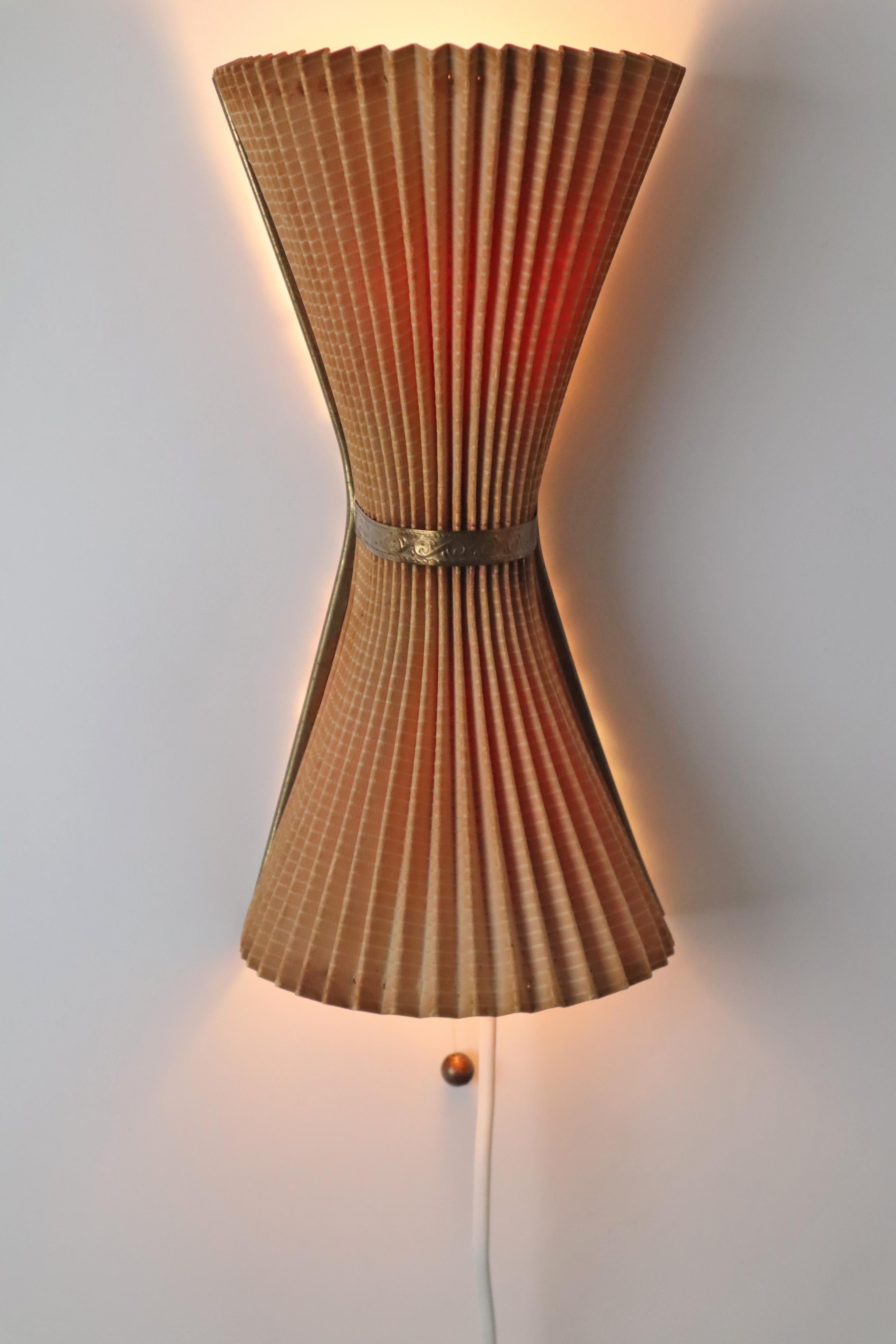 Pleated Mid-Century Wall Lamp in Old White and Brass , 1950s For Sale 9