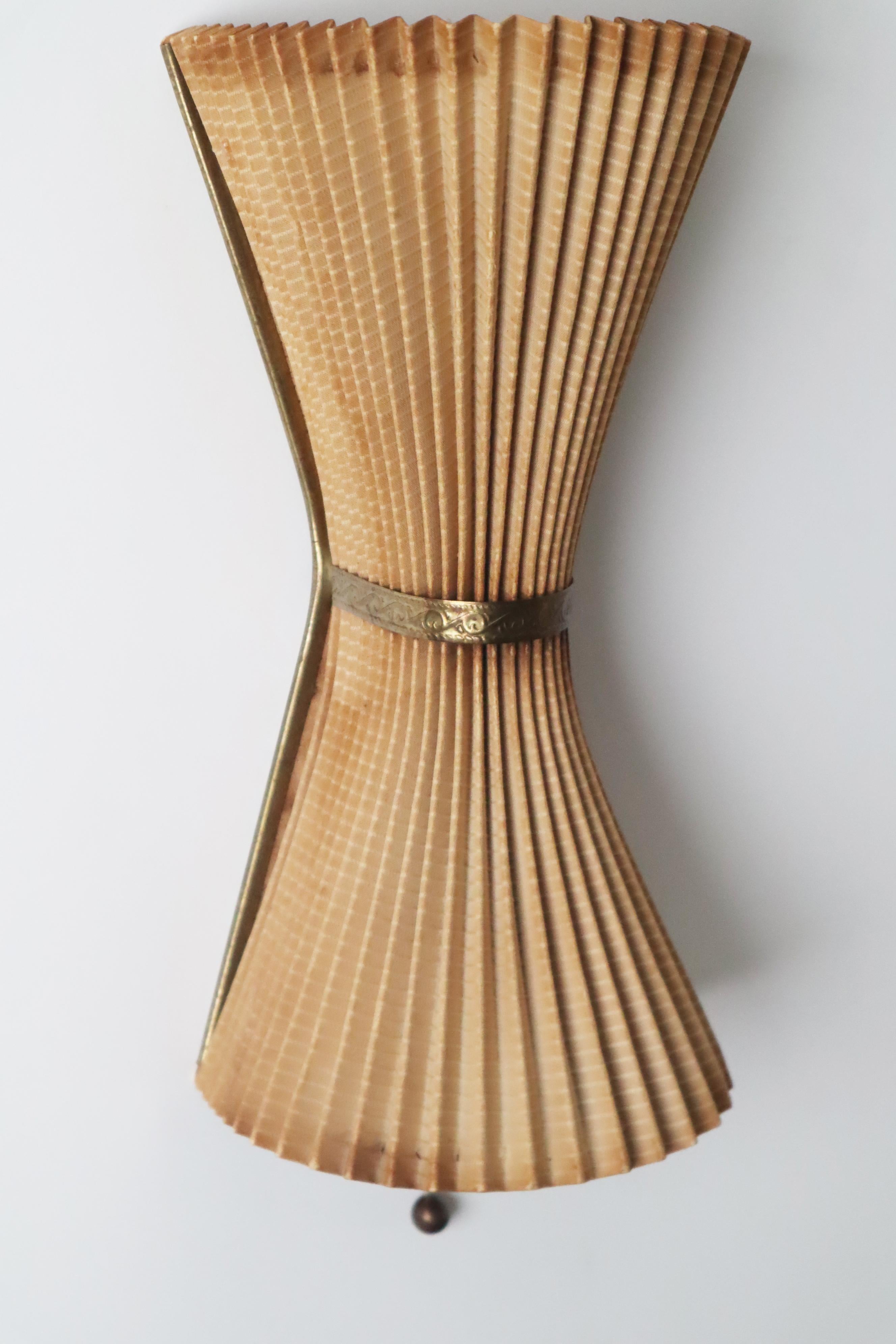 Mid-Century Modern Pleated Mid-Century Wall Lamp in Old White and Brass , 1950s For Sale