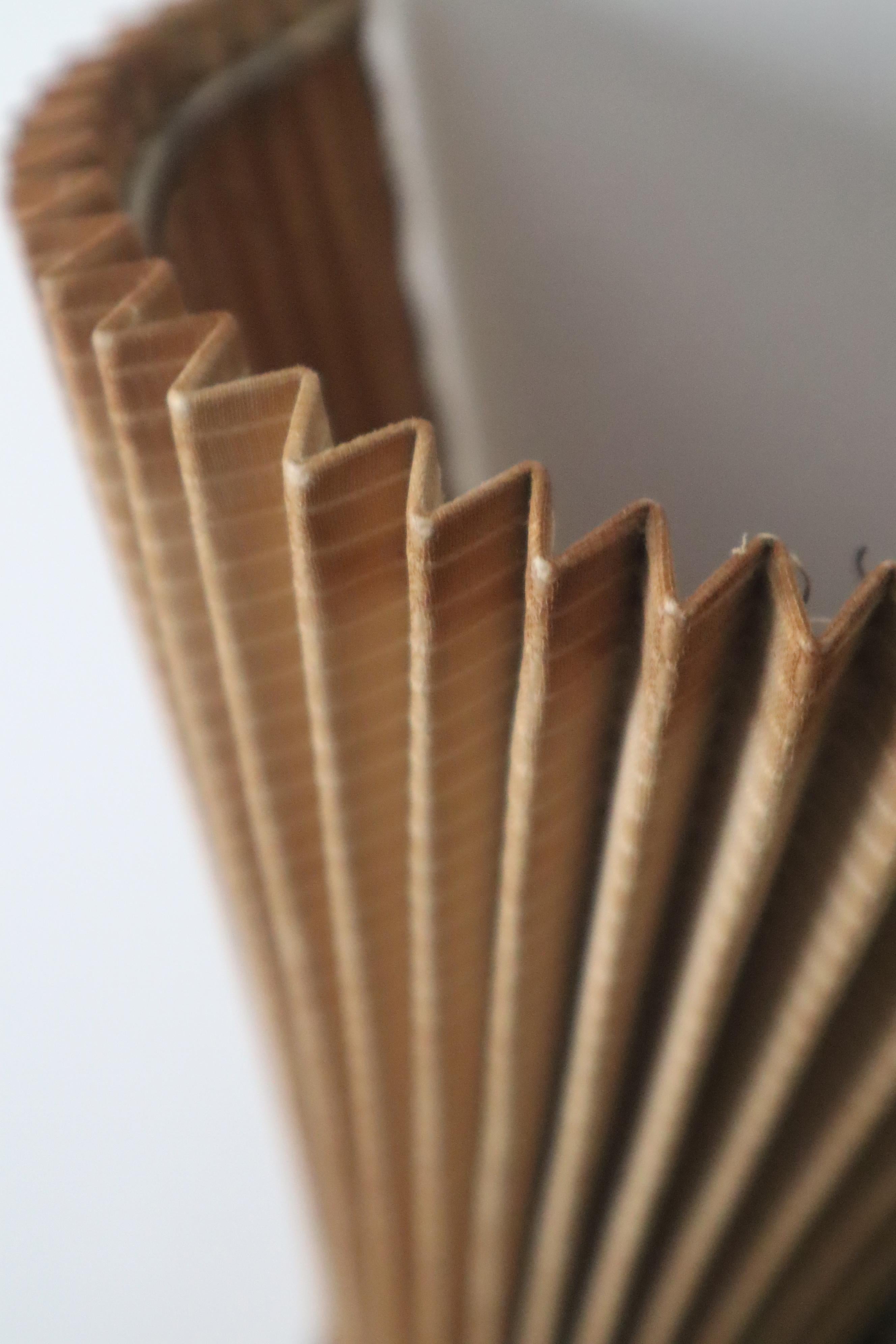 Pleated Mid-Century Wall Lamp in Old White and Brass , 1950s For Sale 2