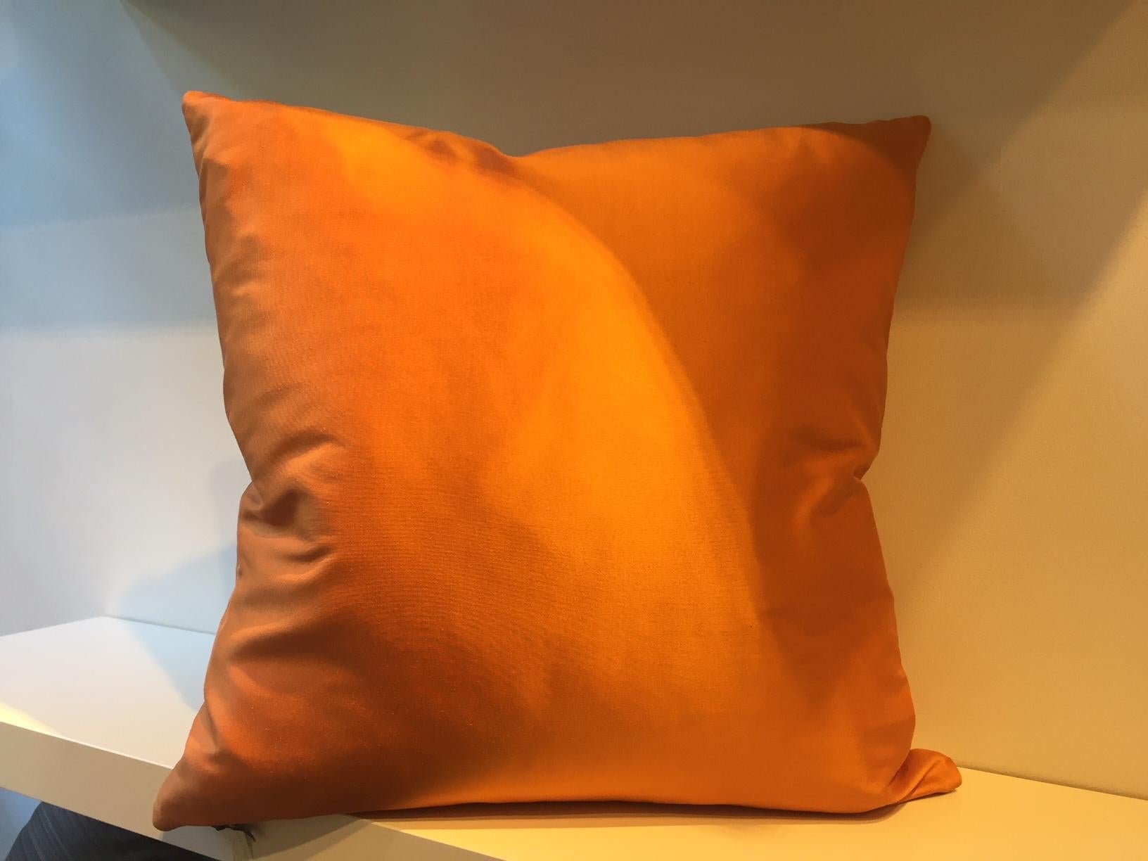 Decorative cushion: taffeta silk fabric, color orange with embossed front panel in steam pleated Fish Scale Pattern, back panel plain silk taffeta, 50 x 50cm, concealed zipper in the bottom seam, cotton lining, feather inner pad,
1 no cushion