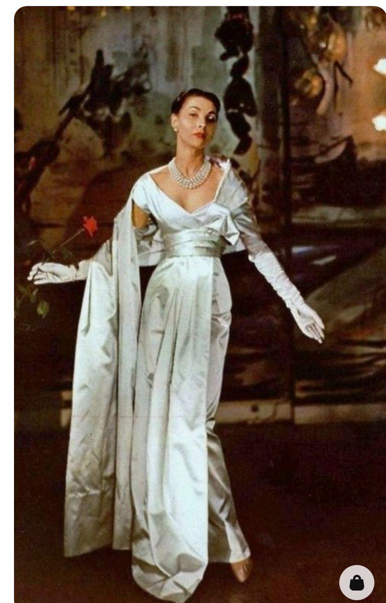 Pleated silk satin ivory evening gown   Attributed to Christian Dior 1955 4
