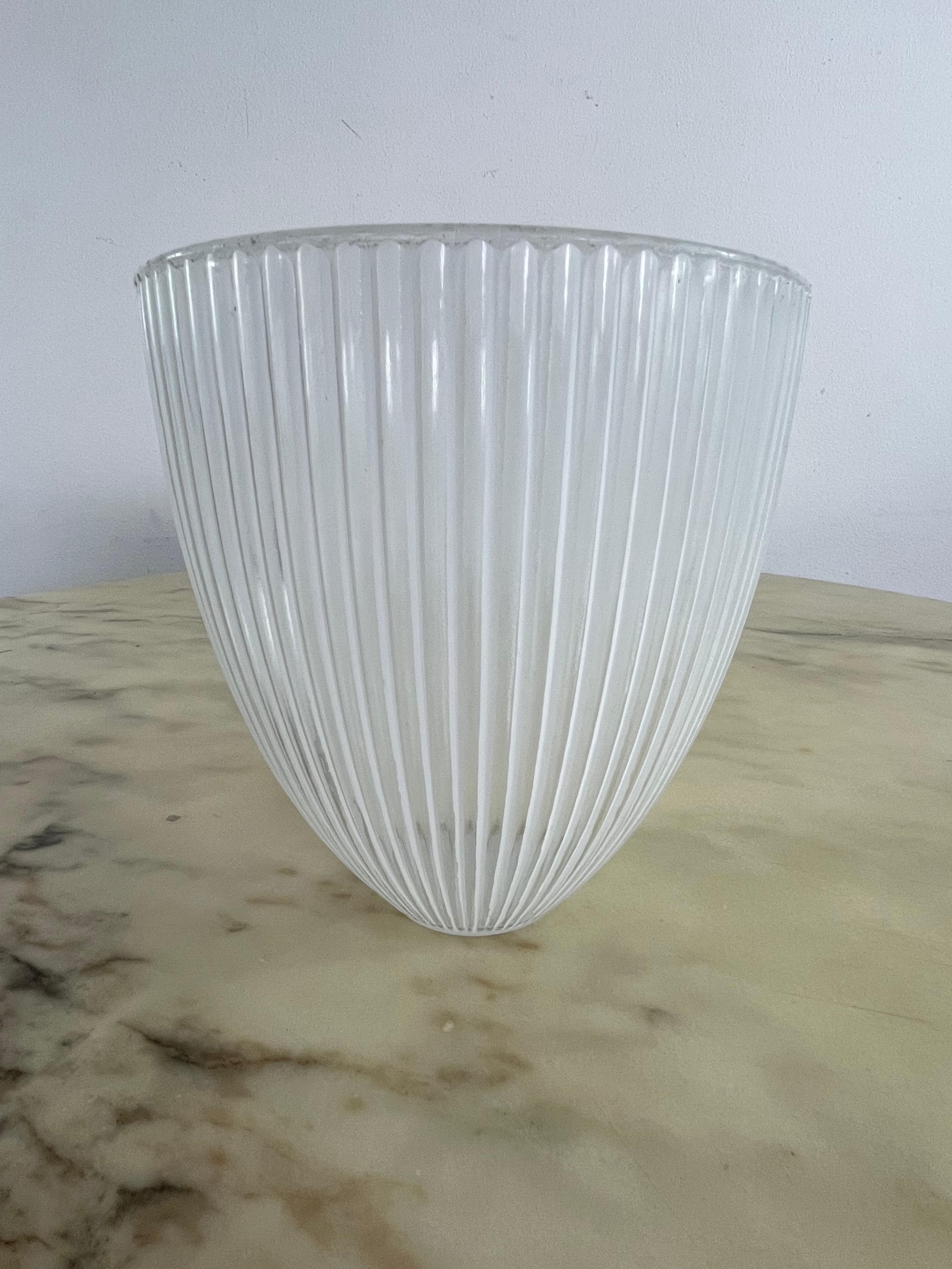 Vaso plissettato in vetro di Murano Maestri Muranesi 1960s In condizioni buone in vendita a Palermo, IT
