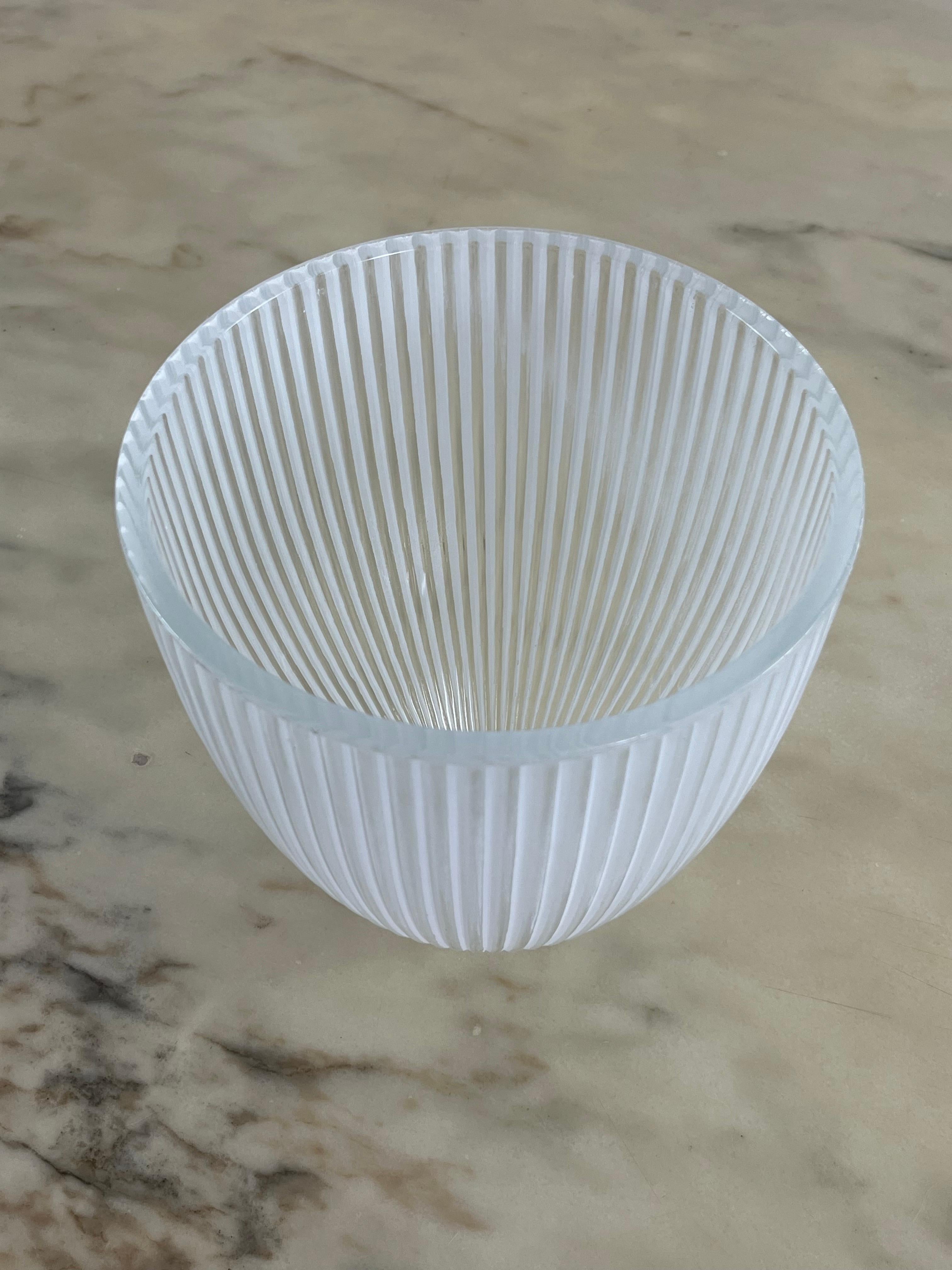 Metà XX secolo Vaso plissettato in vetro di Murano Maestri Muranesi 1960s in vendita
