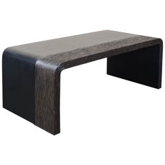 Table basse Pleats, laque noire et cuivre de Robert Kuo, édition limitée