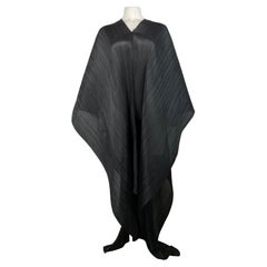 Pleats Please By Issey Miyake - Robe poncho longue noire, taille unique