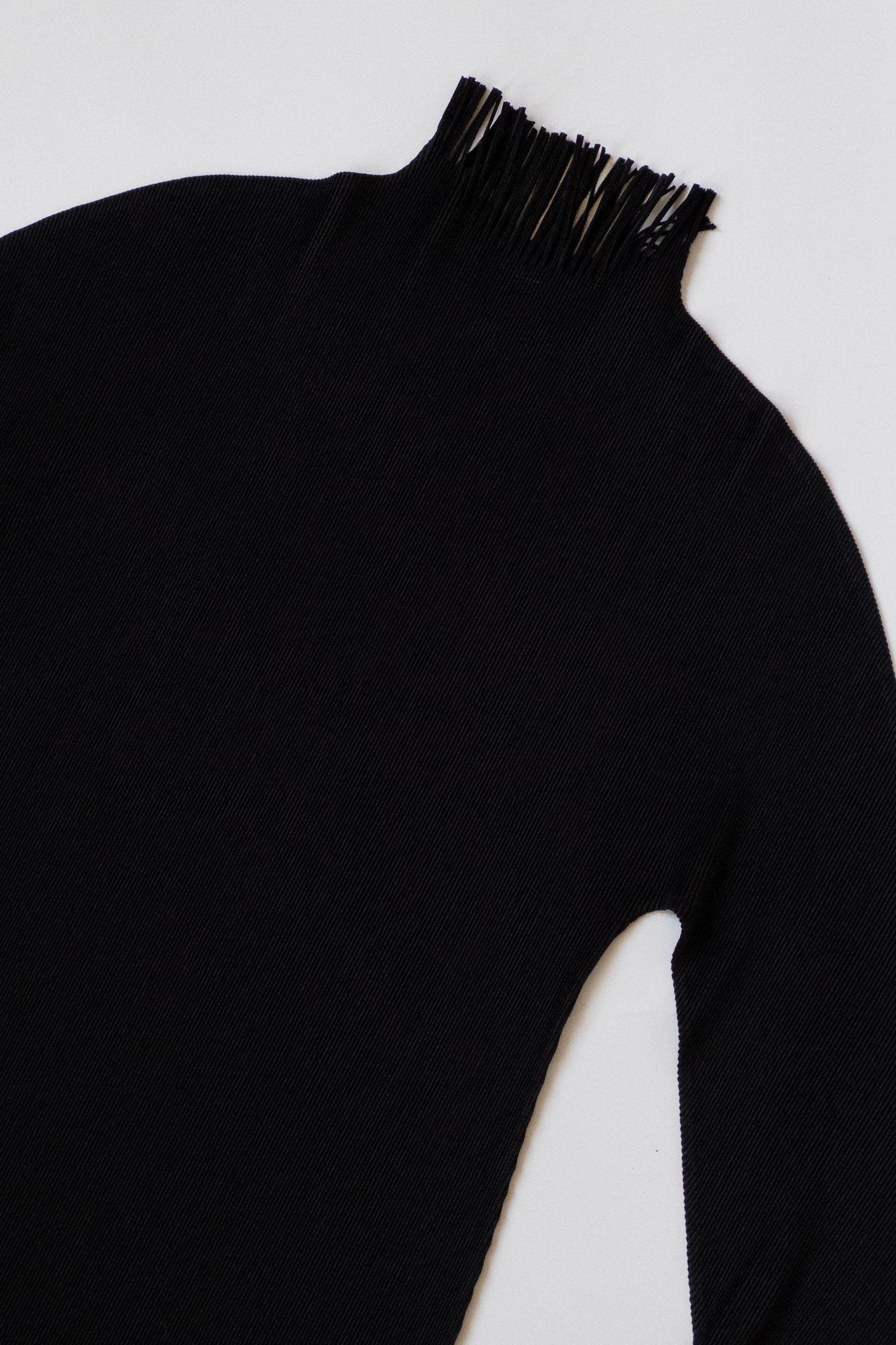 Pleats Please von Issey Miyake Vintage Schwarzes Vintage-Oberteil mit Fransen im Angebot 1
