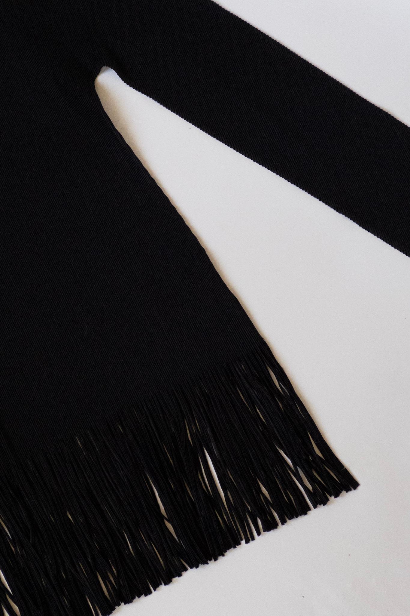Pleats Please von Issey Miyake Vintage Schwarzes Vintage-Oberteil mit Fransen im Angebot 2