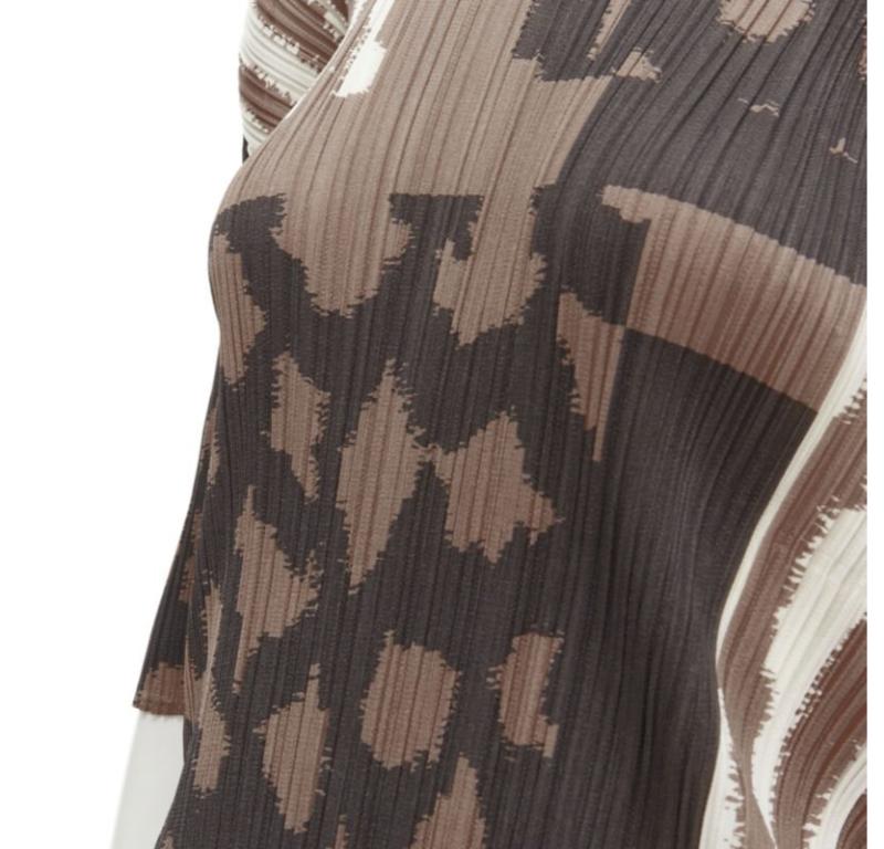 PLEATS PLEASE ISSEY MIYAKE brown ethnic abstract print plisse pleated top
Reference: TGAS/C01036
Brand: Issey Miyake
Material: Polyester
Color: Brown
Pattern: Abstract
Made in: Japan

CONDITION:
Condition: Excellent, this item was pre-owned and is