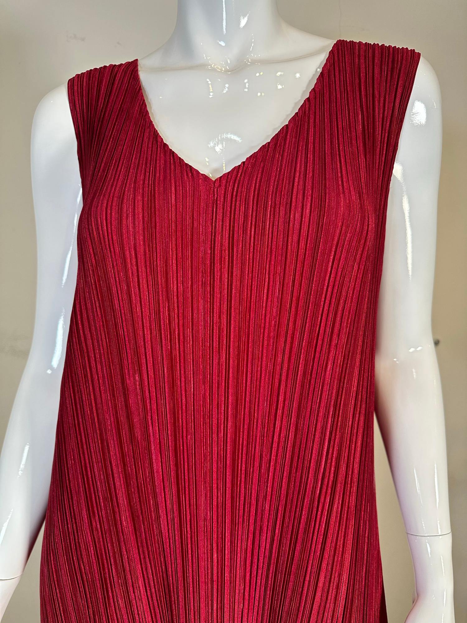 Issey Miyake Pleats Please V neck, sleeveless, shaped hem maxi dress, marked size 5 M-L. Great layering piece! Pull on dress. The lower skirt poofs out at each side. Looks barely worn.
In excellent wearable condition.  All our clothing is dry