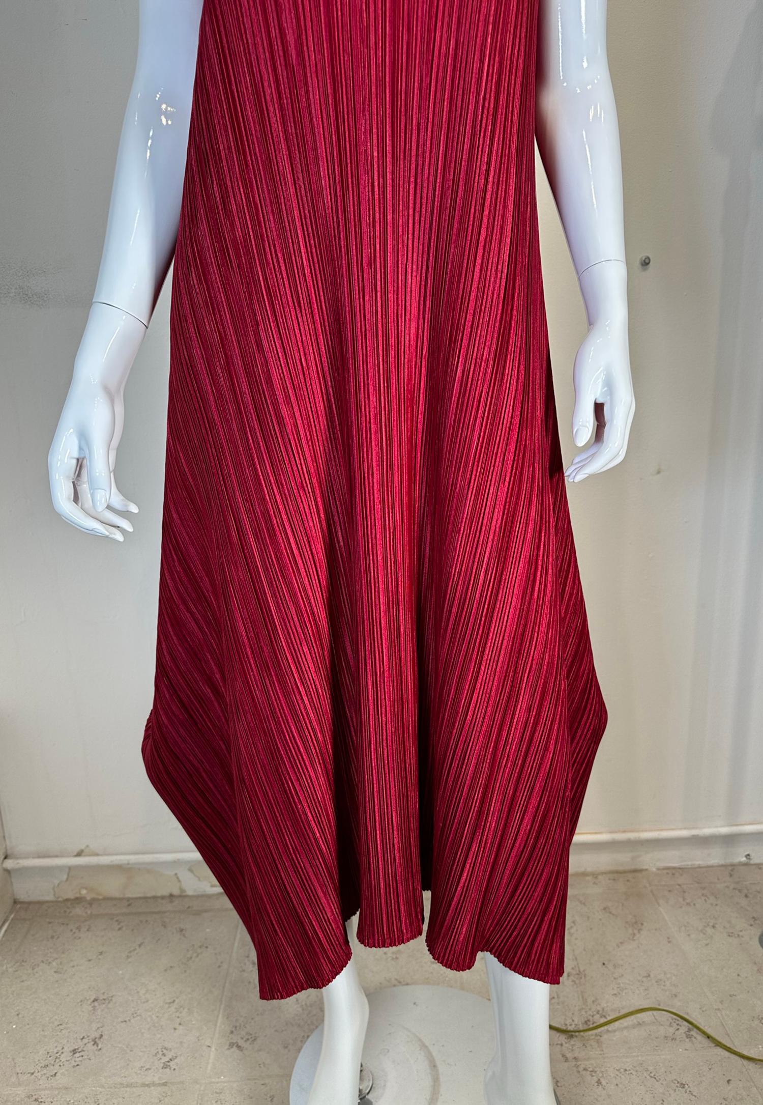 Pleats Please Issey Miyake Burgundy V Neck Sleeveless Shaped Hem Maxi Dress In Good Condition In West Palm Beach, FL
