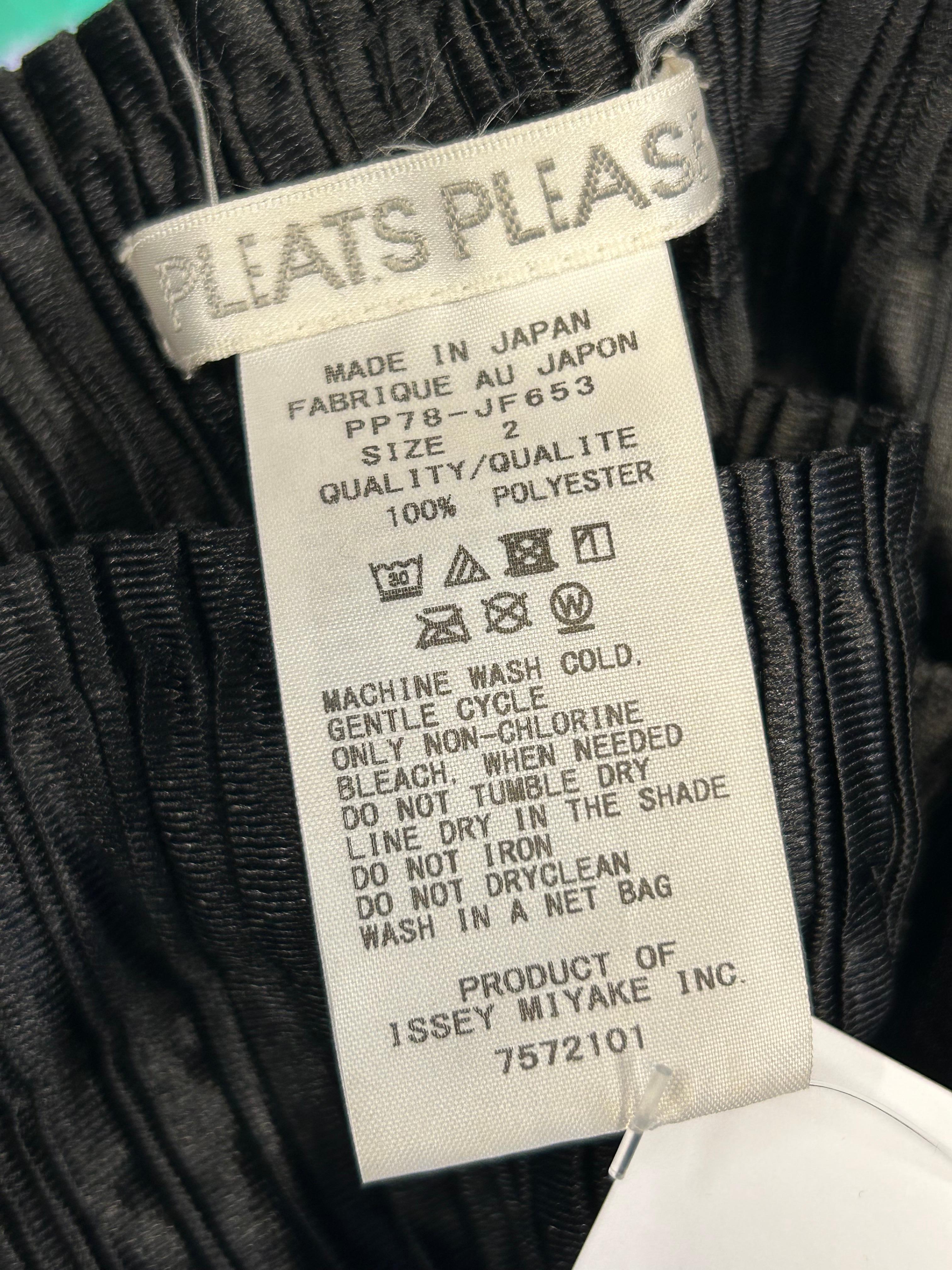 Pleats Please - EU 36 / 2 / S en Bueno estado para la venta en Amman, JO