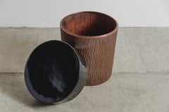 Tabouret de rangement à bascule pliant, cuivre antique et laque noire de Robert Kuo