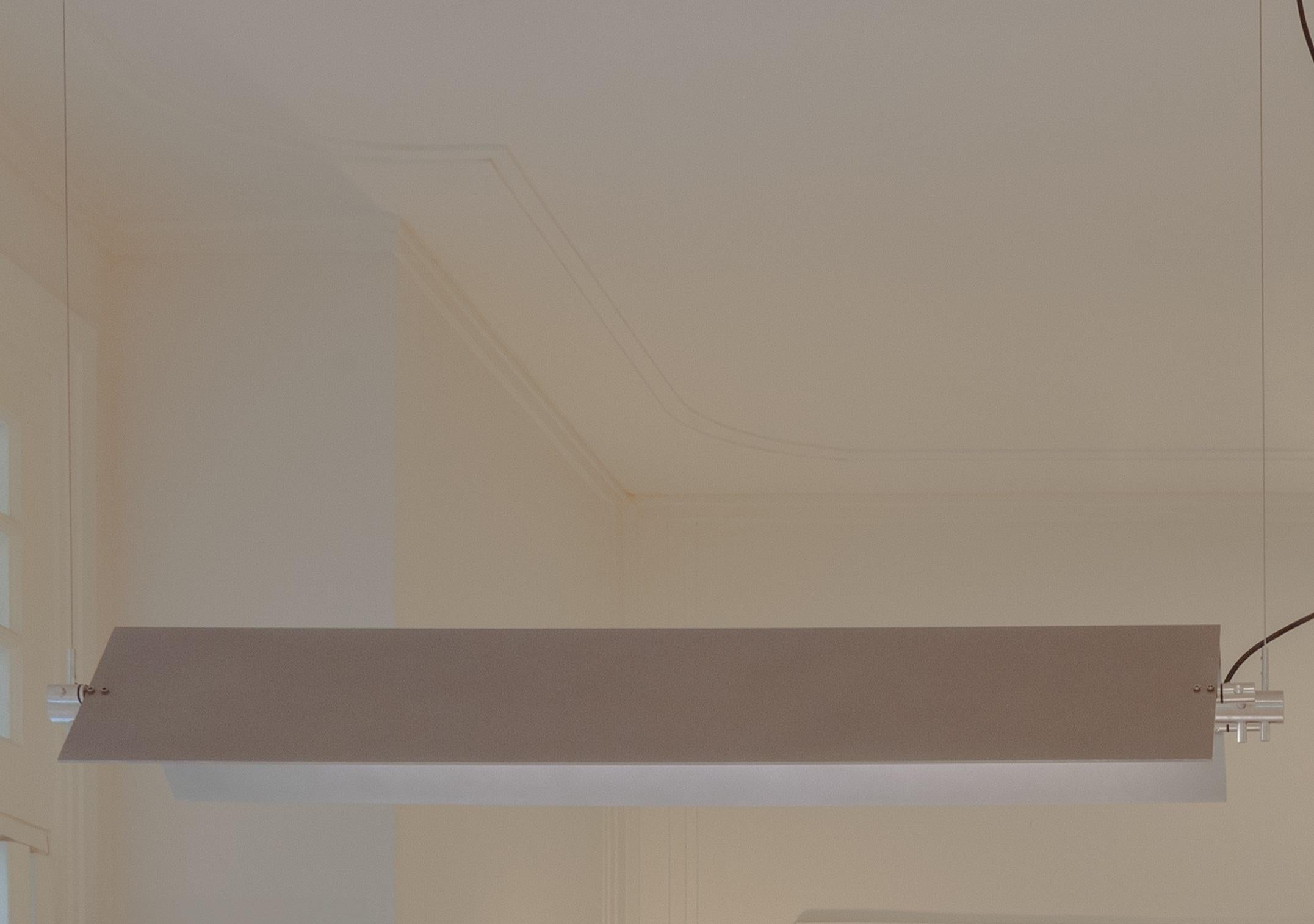 Lámpara colgante Pleca de aluminio cepillado by Nuumbra
Dimensiones: Ø 120 x A 120 cm. 
Materiales: Aluminio cepillado.

Todas nuestras lámparas pueden cablearse según cada país. Si se vende a EE.UU., se cableará para ese país, por ejemplo. Póngase